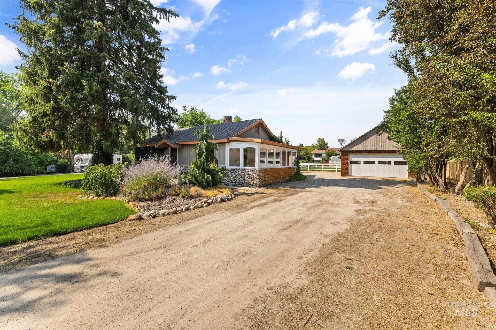 5712 W Castle Drive, Boise, Idaho 83638, 2 Bedrooms, 1 Bathroom, Residential For Sale, Price $479,000,MLS 98997176