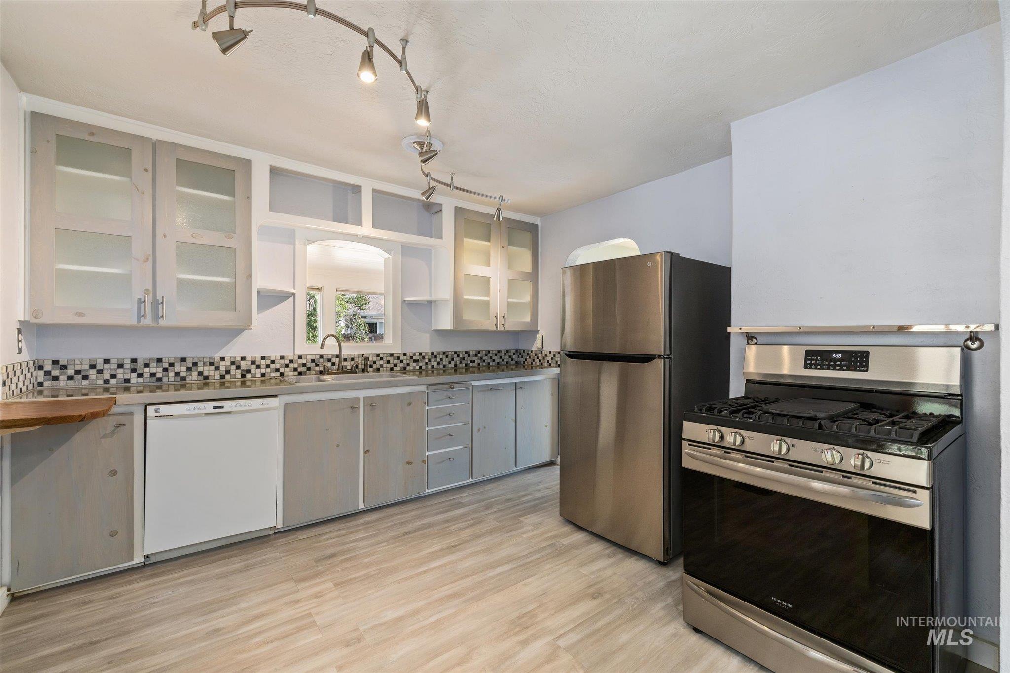 5712 W Castle Drive, Boise, Idaho 83638, 2 Bedrooms, 1 Bathroom, Residential For Sale, Price $479,000,MLS 98997176