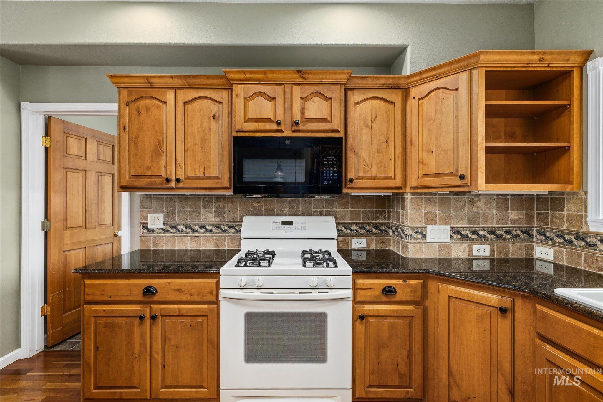 5810 W Castle Drive, Boise, Idaho 83703, 3 Bedrooms, 2 Bathrooms, Residential For Sale, Price $899,000,MLS 98997177
