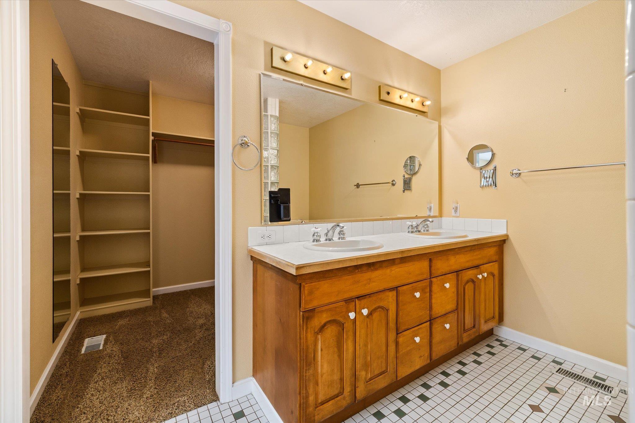 5810 W Castle Drive, Boise, Idaho 83703, 3 Bedrooms, 2 Bathrooms, Residential For Sale, Price $899,000,MLS 98997177