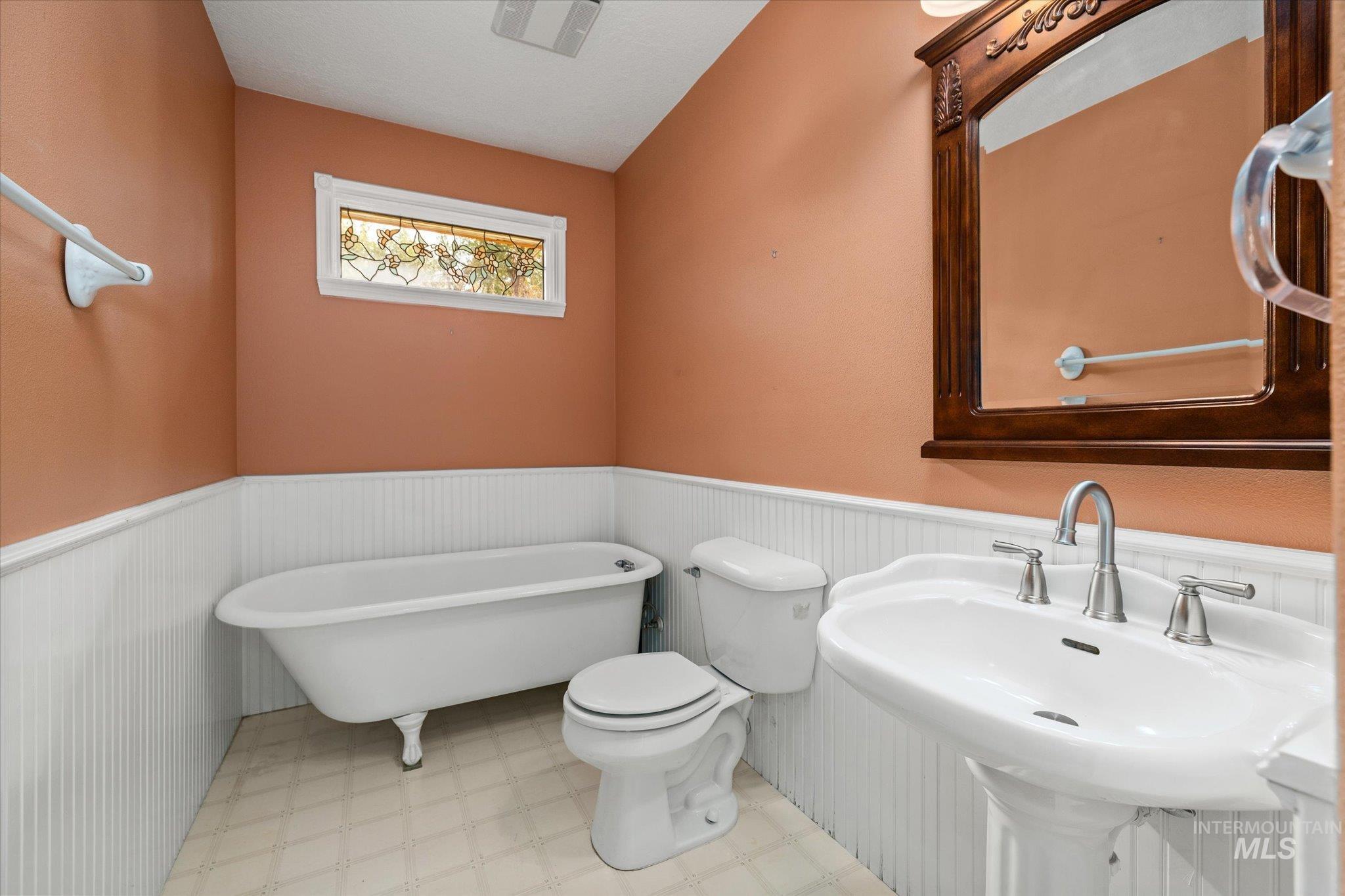5810 W Castle Drive, Boise, Idaho 83703, 3 Bedrooms, 2 Bathrooms, Residential For Sale, Price $899,000,MLS 98997177
