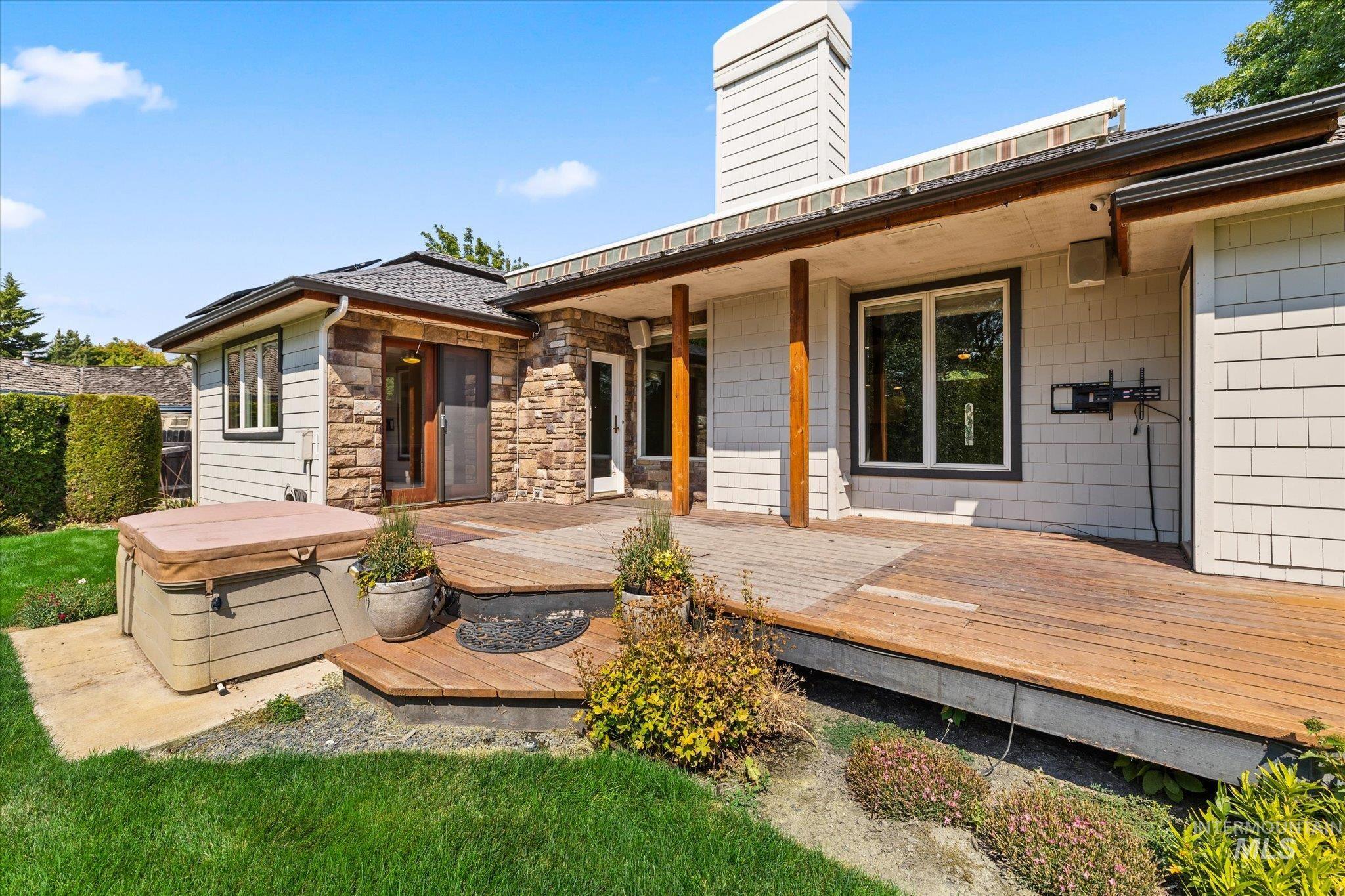 5810 W Castle Drive, Boise, Idaho 83703, 3 Bedrooms, 2 Bathrooms, Residential For Sale, Price $899,000,MLS 98997177