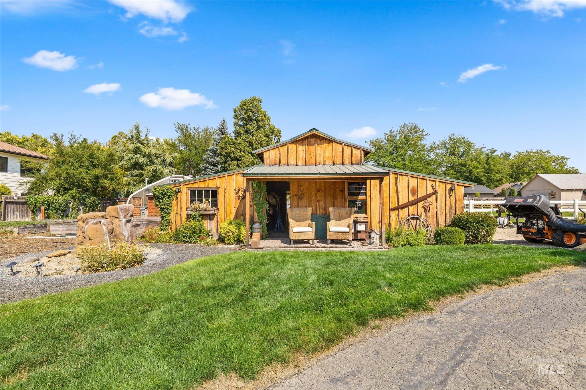 5810 W Castle Drive, Boise, Idaho 83703, 3 Bedrooms, 2 Bathrooms, Residential For Sale, Price $899,000,MLS 98997177