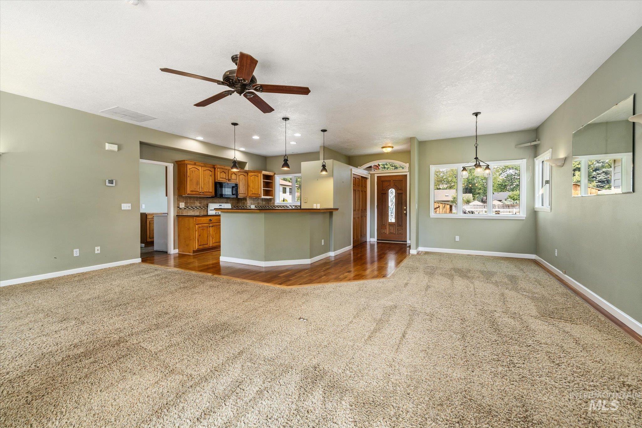 5810 W Castle Drive, Boise, Idaho 83703, 3 Bedrooms, 2 Bathrooms, Residential For Sale, Price $899,000,MLS 98997177