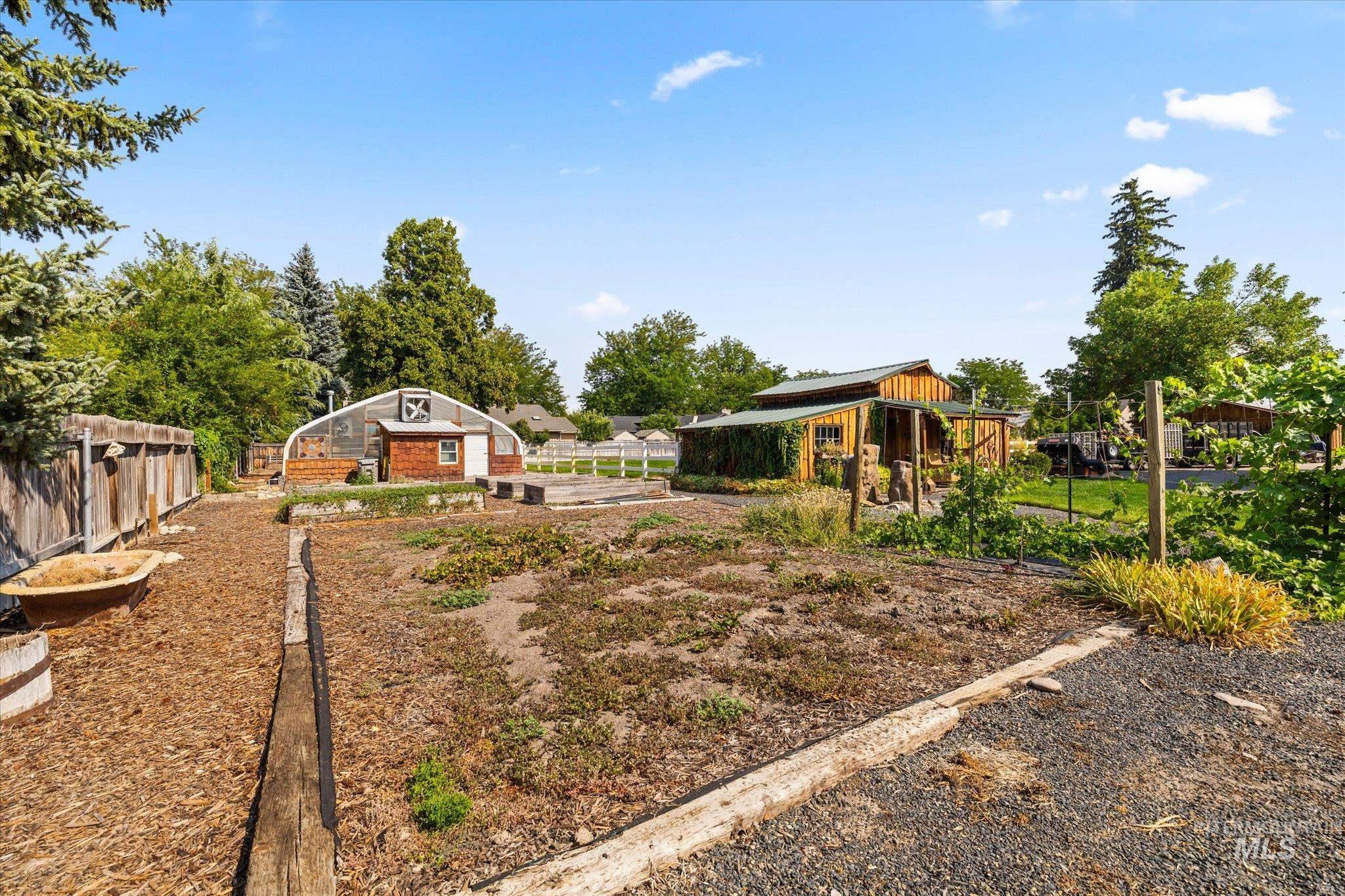 5810 W Castle Drive, Boise, Idaho 83703, 3 Bedrooms, 2 Bathrooms, Residential For Sale, Price $899,000,MLS 98997177