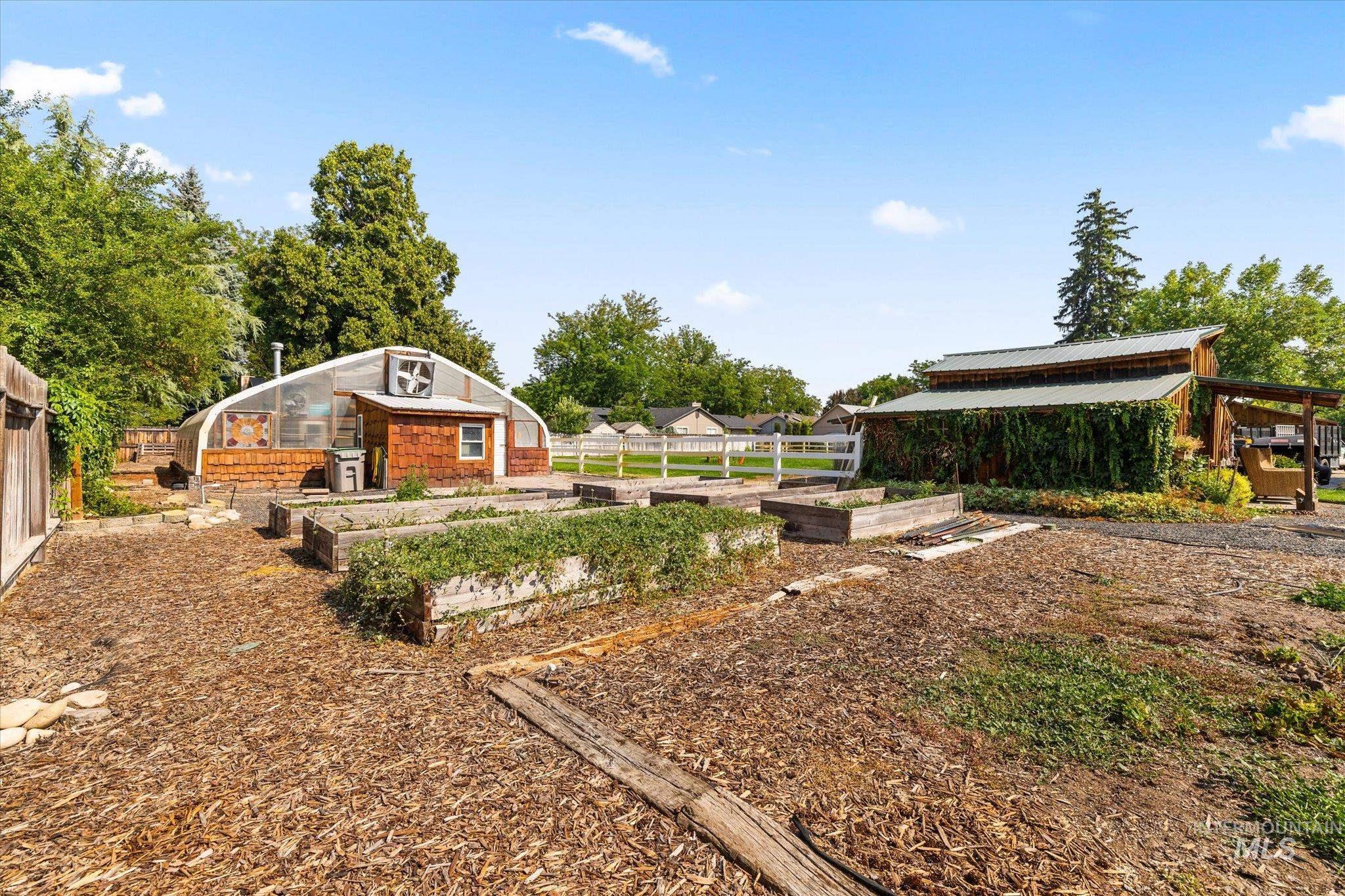 5810 W Castle Drive, Boise, Idaho 83703, 3 Bedrooms, 2 Bathrooms, Residential For Sale, Price $899,000,MLS 98997177