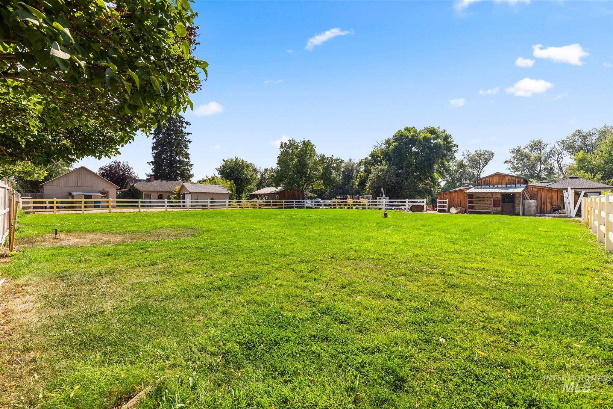 5810 W Castle Drive, Boise, Idaho 83703, 3 Bedrooms, 2 Bathrooms, Residential For Sale, Price $899,000,MLS 98997177
