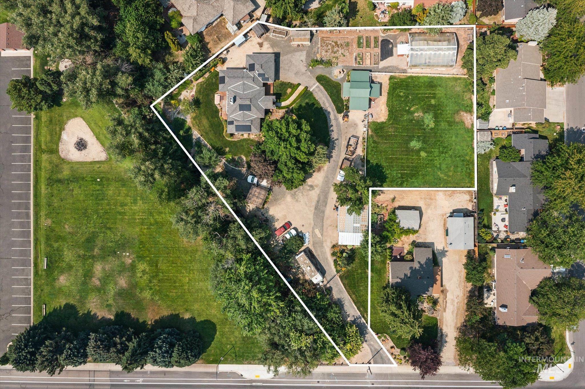 5810 W Castle Drive, Boise, Idaho 83703, 3 Bedrooms, 2 Bathrooms, Residential For Sale, Price $899,000,MLS 98997177