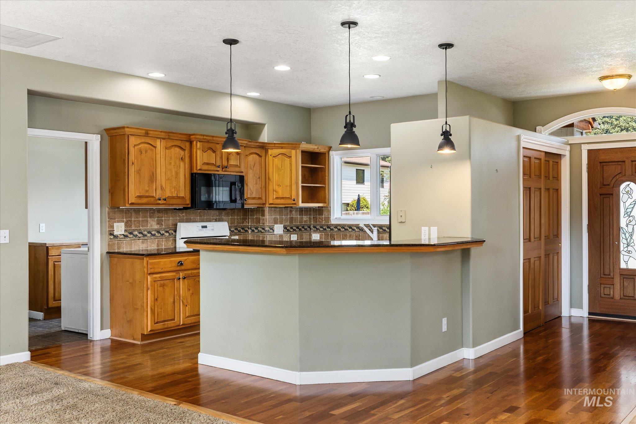 5810 W Castle Drive, Boise, Idaho 83703, 3 Bedrooms, 2 Bathrooms, Residential For Sale, Price $899,000,MLS 98997177