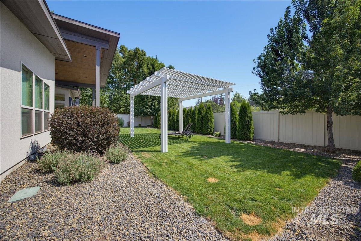 514 W Carnelian Lane, Eagle, Idaho 83616, 3 Bedrooms, 2 Bathrooms, Residential For Sale, Price $814,950, 98997181