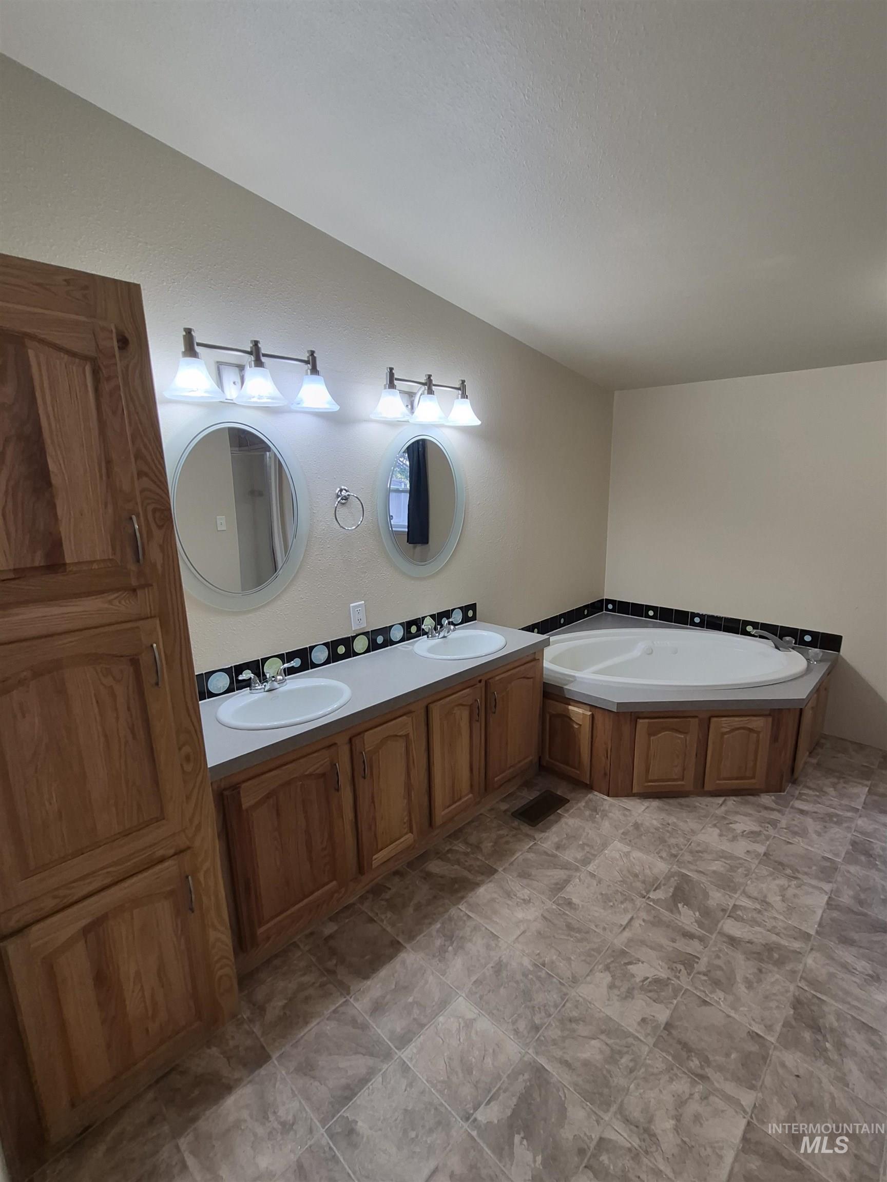 1470 Windmere Dr, Mountain Home, Idaho 83647, 4 Bedrooms, 2 Bathrooms, Residential For Sale, Price $364,000,MLS 98997183