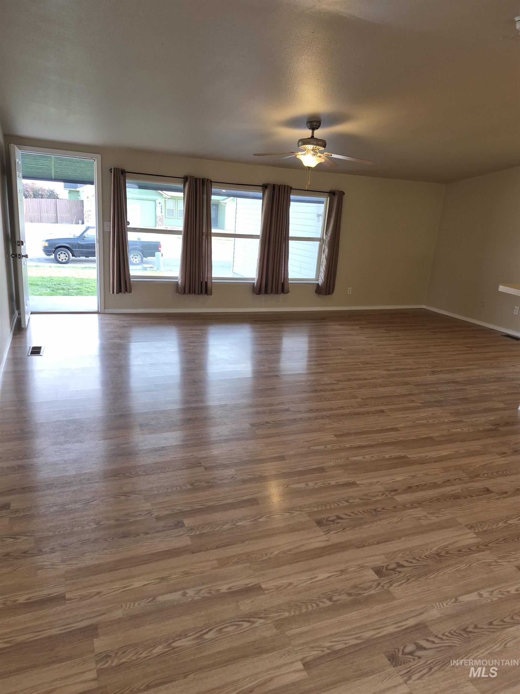 1470 Windmere Dr, Mountain Home, Idaho 83647, 4 Bedrooms, 2 Bathrooms, Residential For Sale, Price $364,000,MLS 98997183