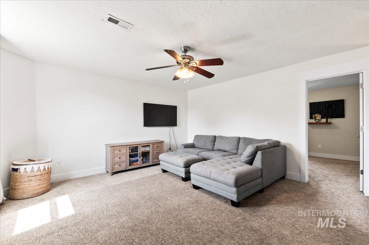 335 E Willowcreek Dr, Middleton, Idaho 83644, 3 Bedrooms, 2.5 Bathrooms, Residential For Sale, Price $419,990,MLS 98997185