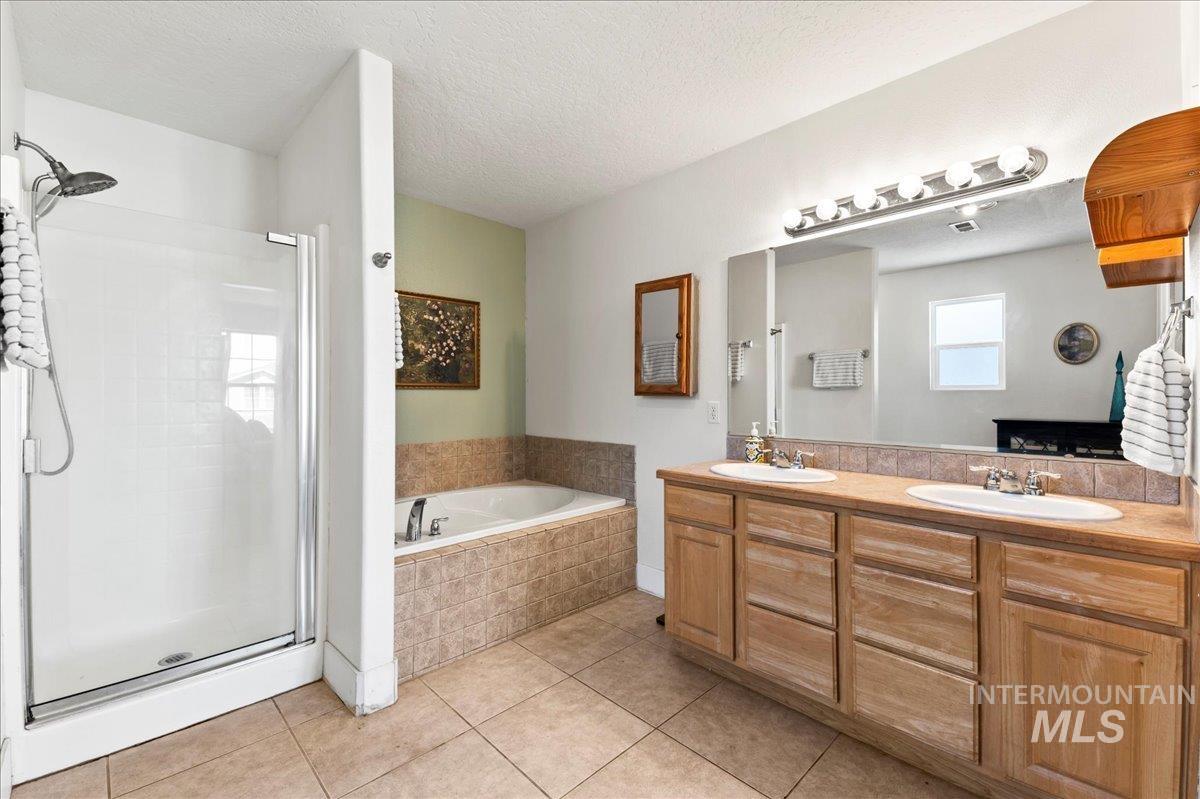 335 E Willowcreek Dr, Middleton, Idaho 83644, 3 Bedrooms, 2.5 Bathrooms, Residential For Sale, Price $419,990,MLS 98997185