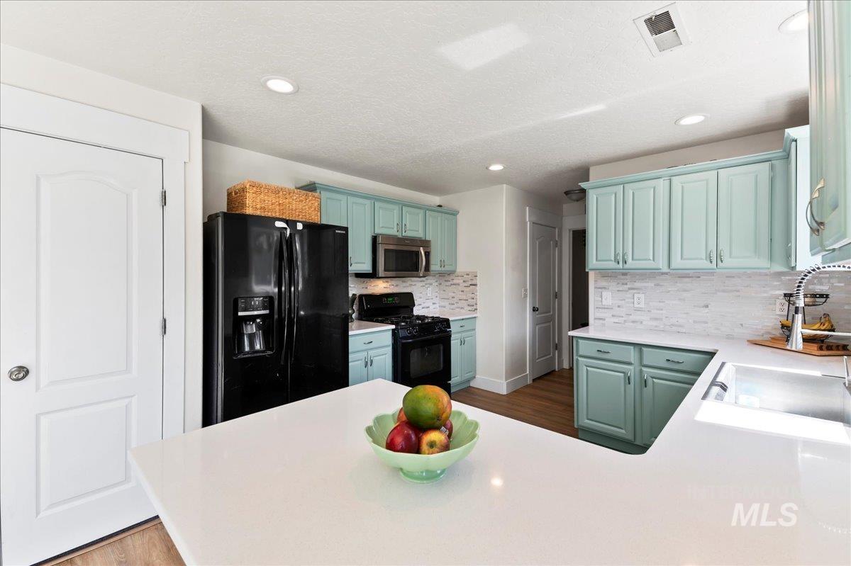 335 E Willowcreek Dr, Middleton, Idaho 83644, 3 Bedrooms, 2.5 Bathrooms, Residential For Sale, Price $419,990,MLS 98997185