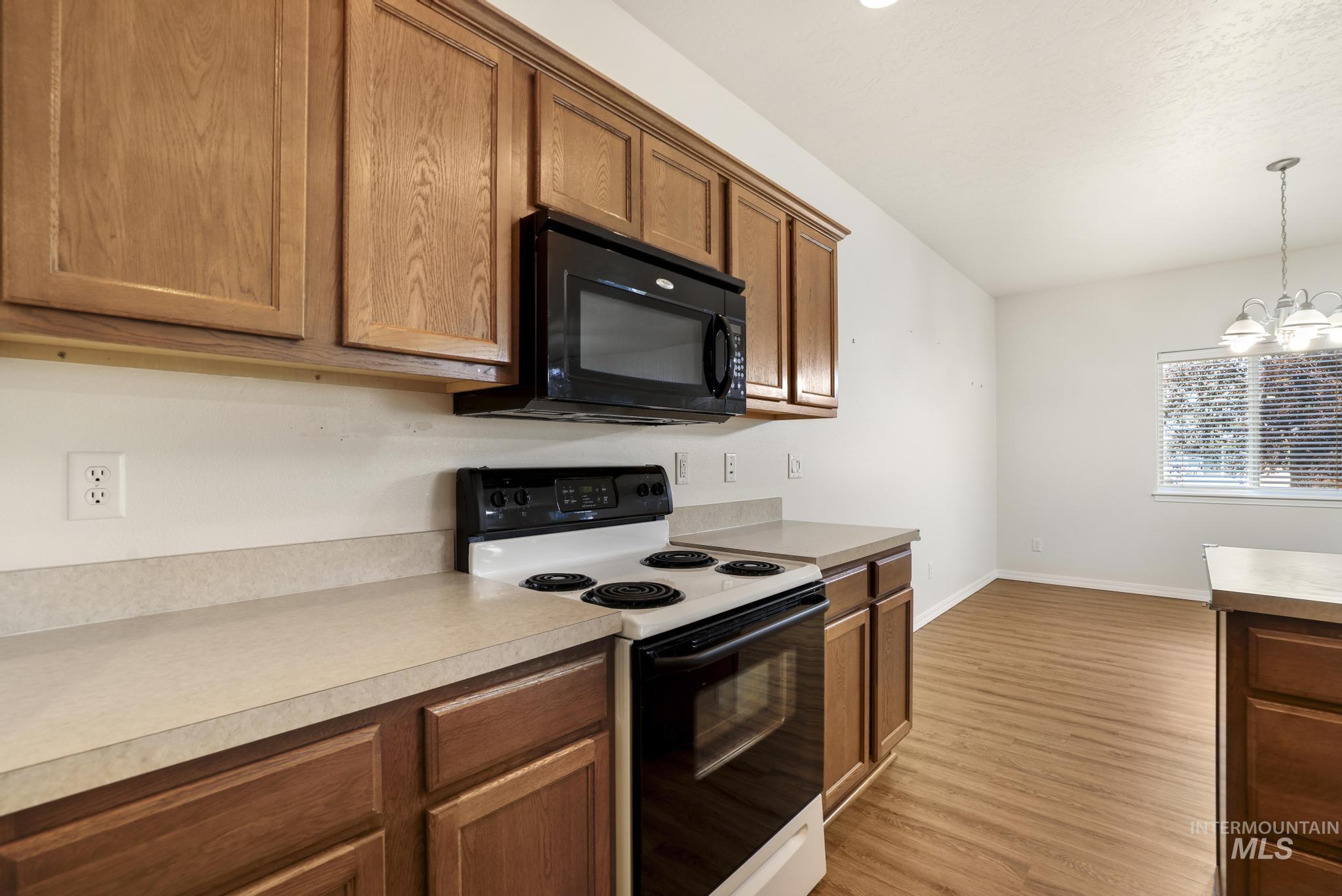 167 New Hampshire Way, Twin Falls, Idaho 83301, 2 Bedrooms, 2 Bathrooms, Residential For Sale, Price $315,000,MLS 98997186