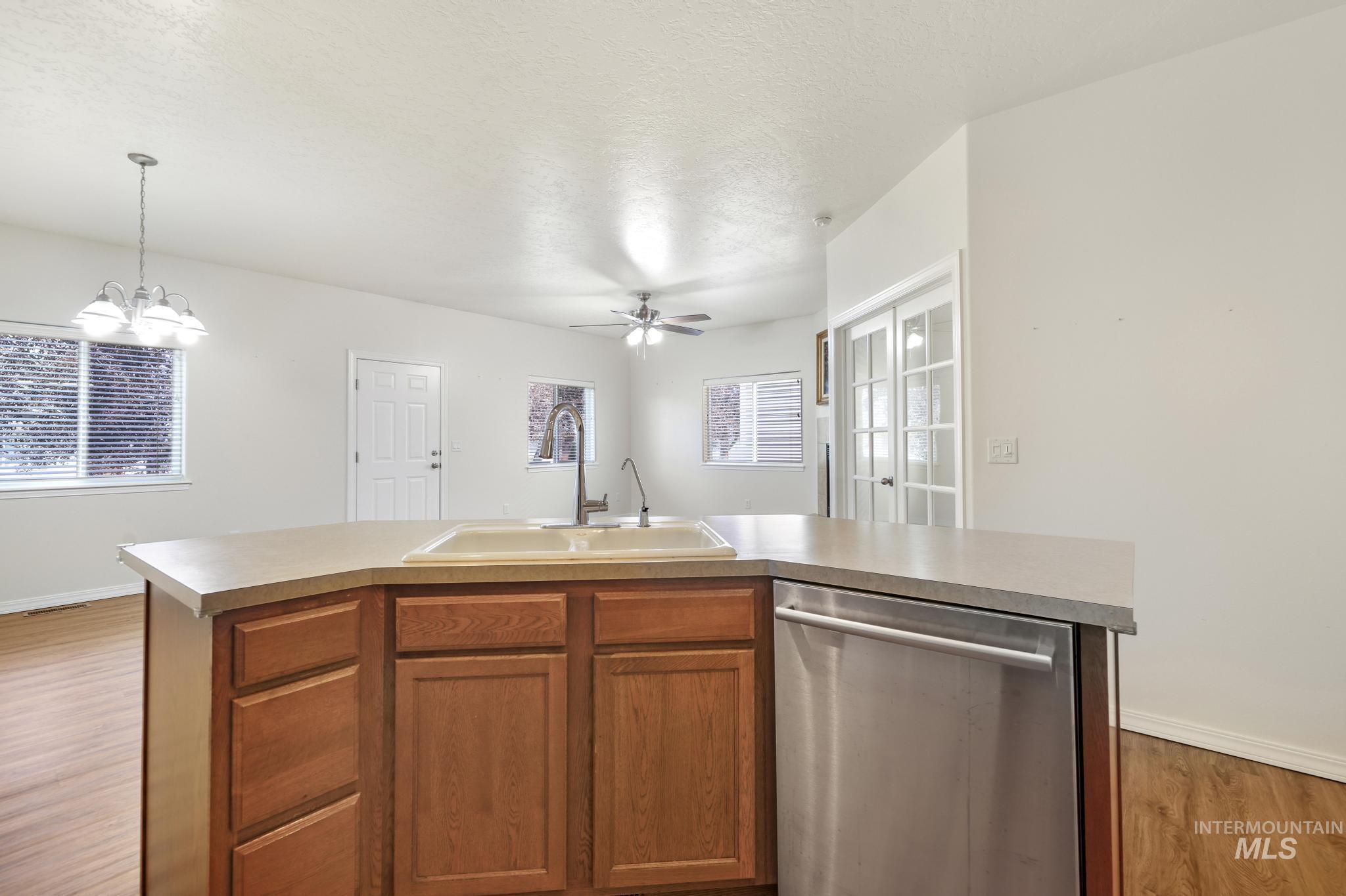 167 New Hampshire Way, Twin Falls, Idaho 83301, 2 Bedrooms, 2 Bathrooms, Residential For Sale, Price $315,000,MLS 98997186