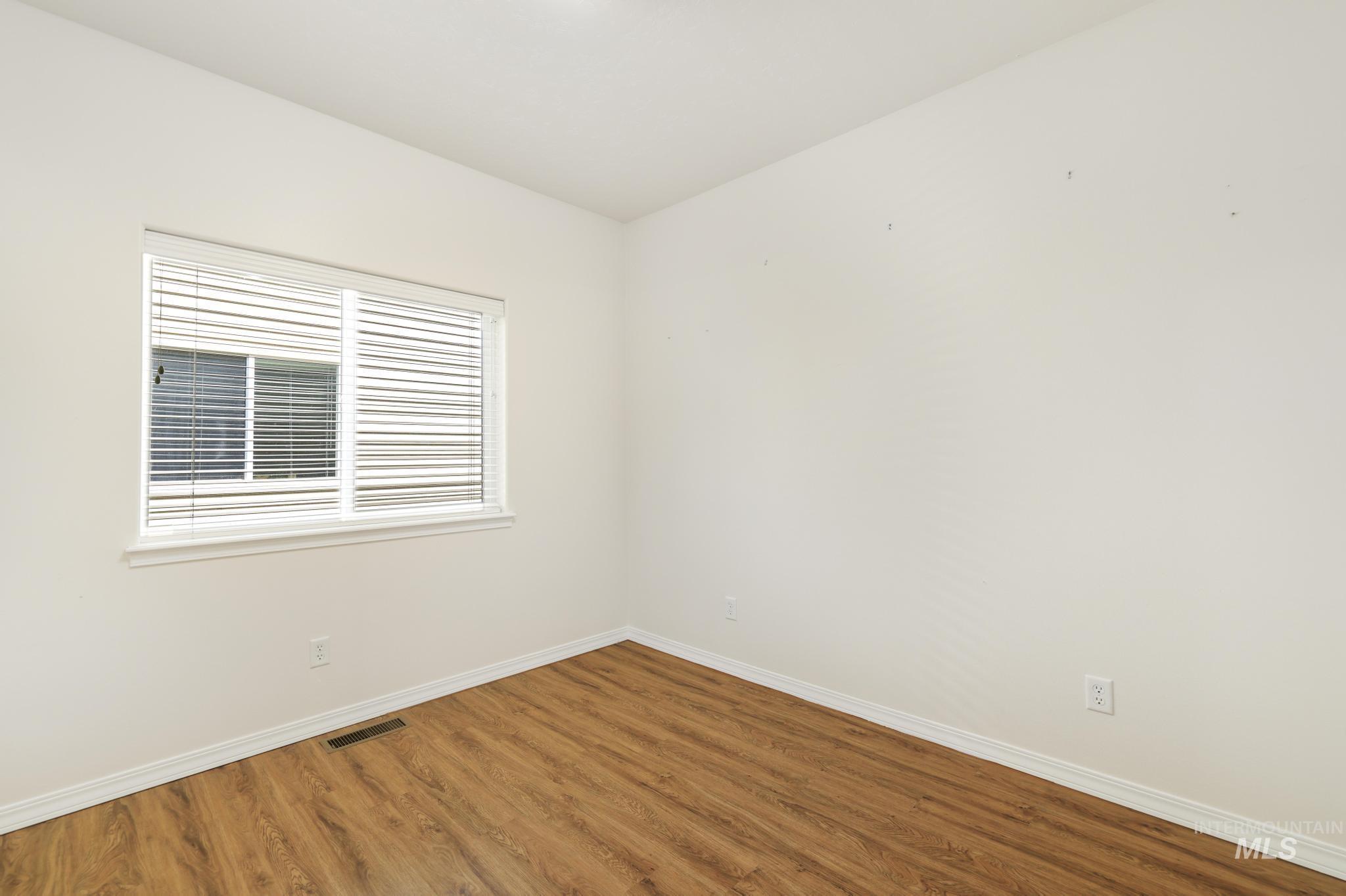 167 New Hampshire Way, Twin Falls, Idaho 83301, 2 Bedrooms, 2 Bathrooms, Residential For Sale, Price $315,000,MLS 98997186