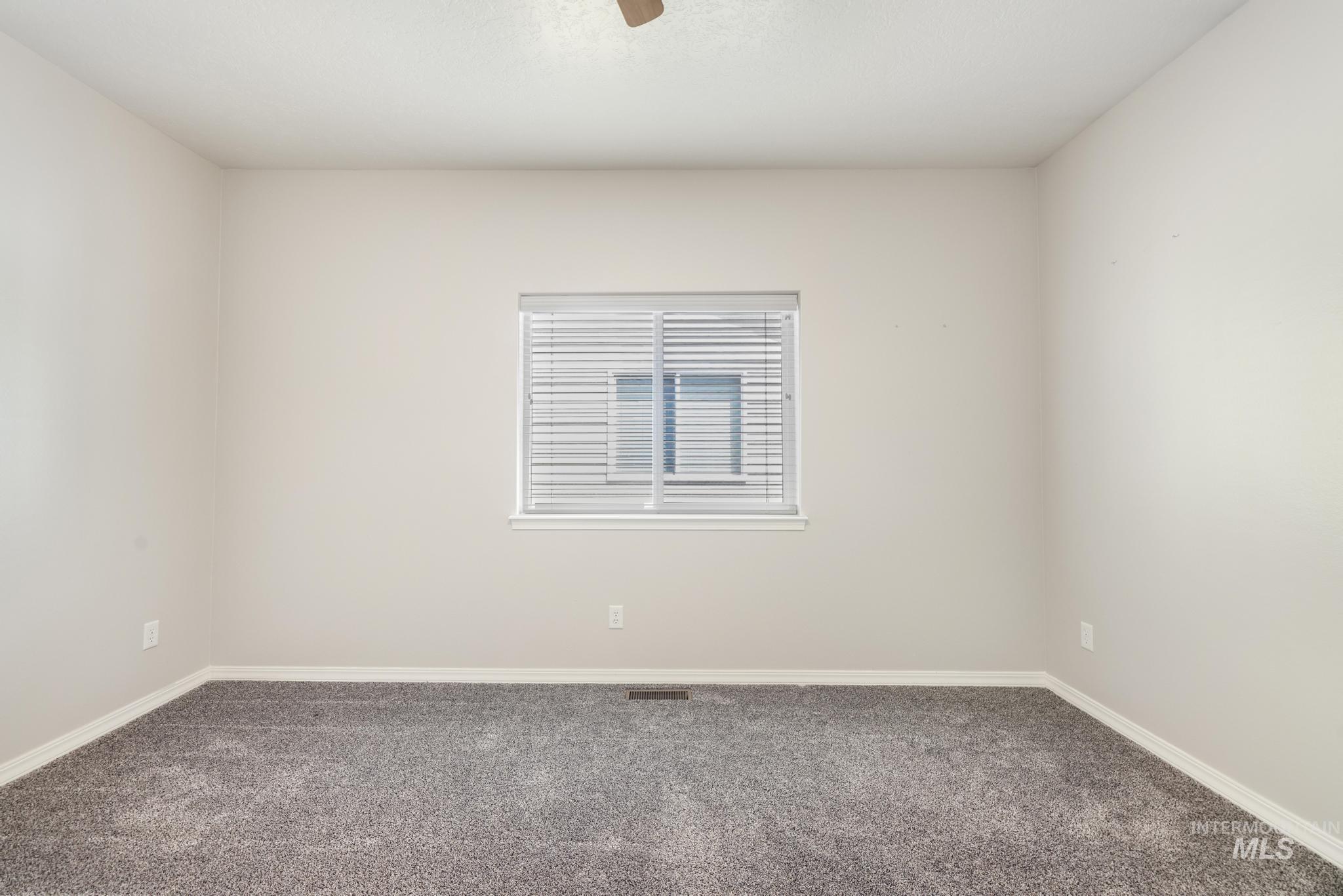 167 New Hampshire Way, Twin Falls, Idaho 83301, 2 Bedrooms, 2 Bathrooms, Residential For Sale, Price $315,000,MLS 98997186