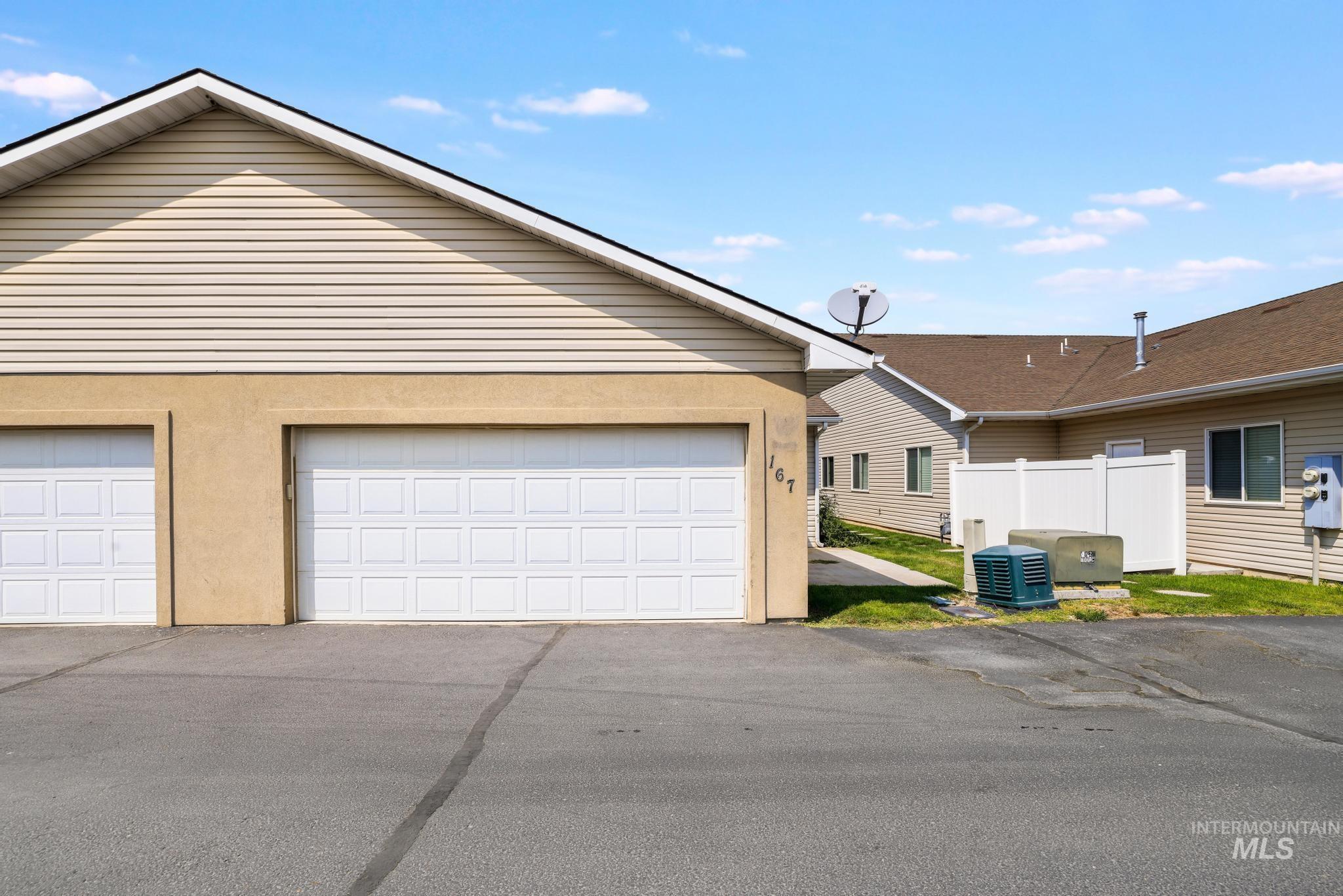 167 New Hampshire Way, Twin Falls, Idaho 83301, 2 Bedrooms, 2 Bathrooms, Residential For Sale, Price $315,000,MLS 98997186
