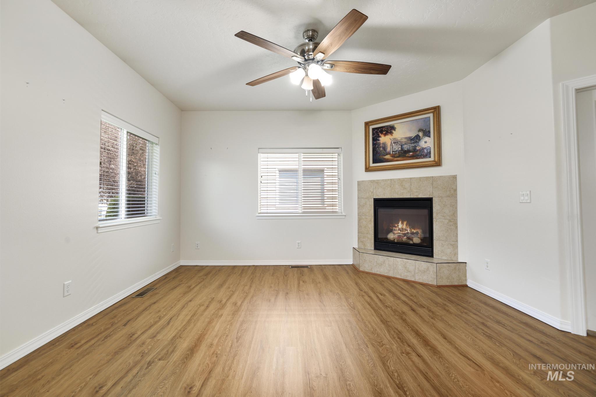 167 New Hampshire Way, Twin Falls, Idaho 83301, 2 Bedrooms, 2 Bathrooms, Residential For Sale, Price $315,000,MLS 98997186