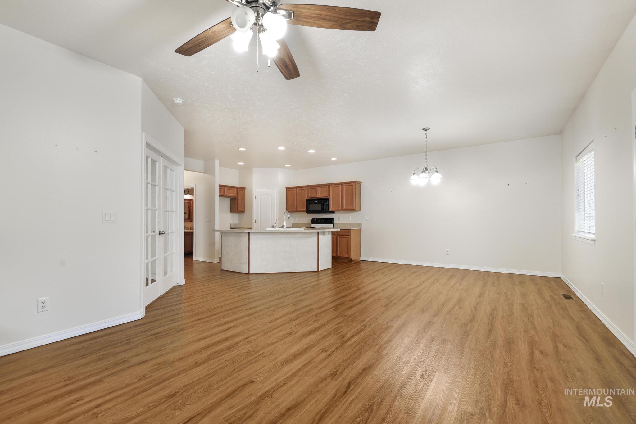 167 New Hampshire Way, Twin Falls, Idaho 83301, 2 Bedrooms, 2 Bathrooms, Residential For Sale, Price $315,000,MLS 98997186