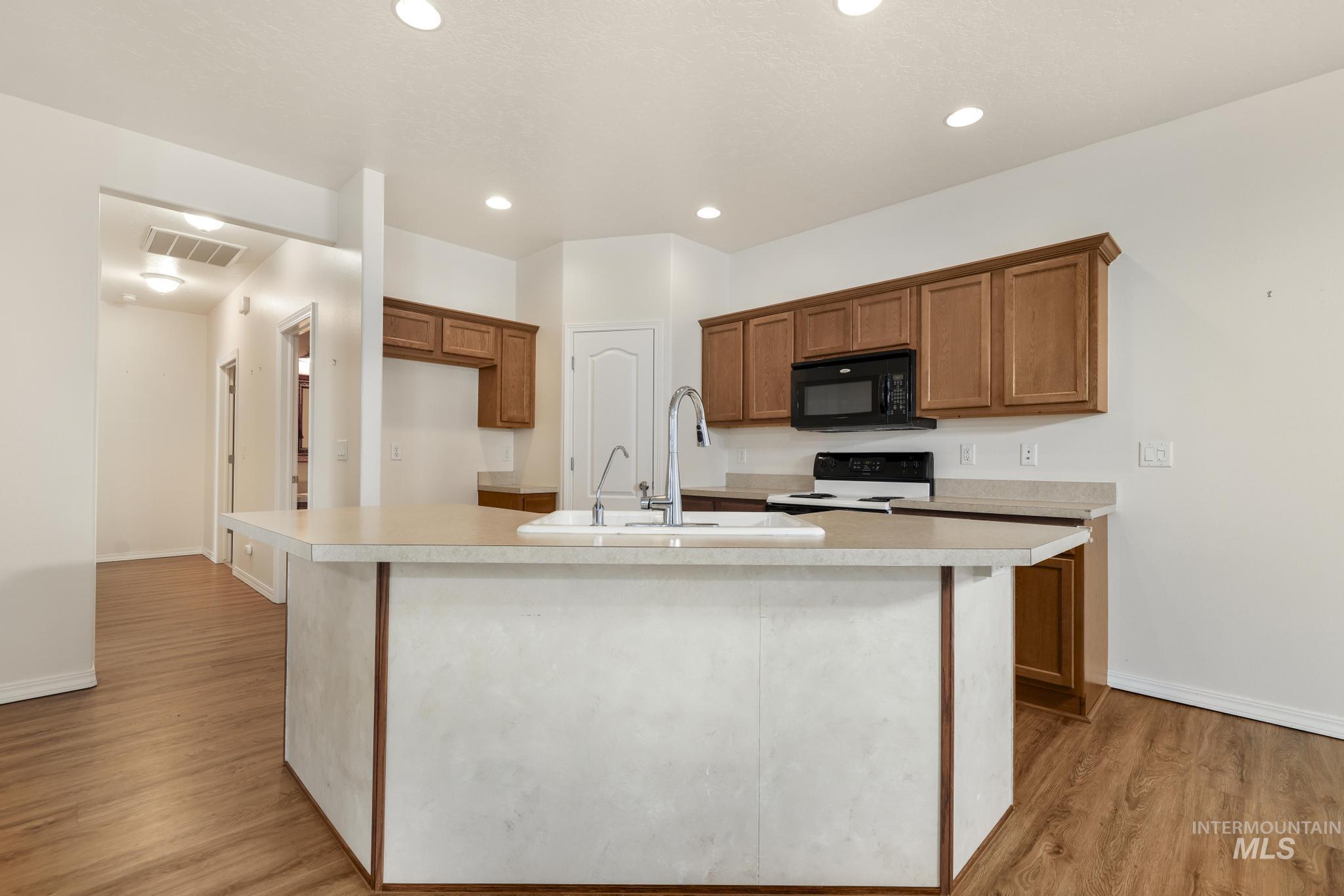 167 New Hampshire Way, Twin Falls, Idaho 83301, 2 Bedrooms, 2 Bathrooms, Residential For Sale, Price $315,000,MLS 98997186