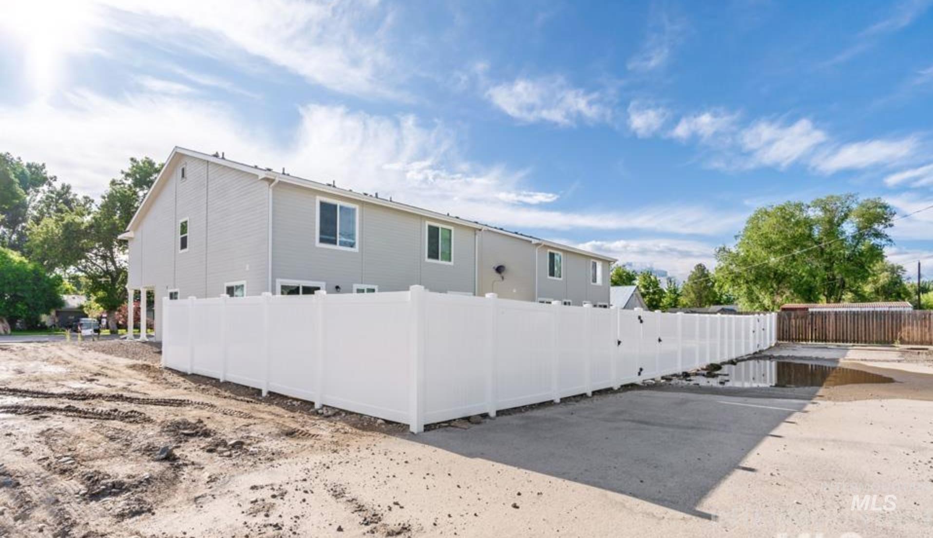 116 A&B Holly Ave, New Plymouth, Idaho 83655, 3 Bedrooms, 2.5 Bathrooms, Residential Income For Sale, Price $599,000,MLS 98997187