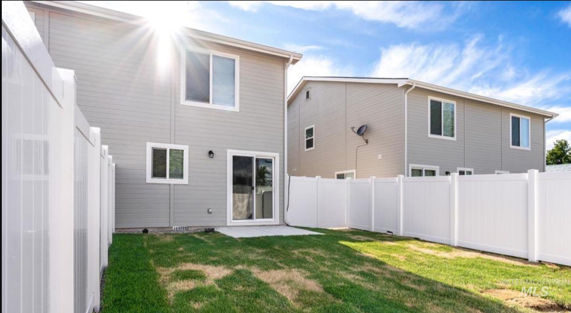 116 A&B Holly Ave, New Plymouth, Idaho 83655, 3 Bedrooms, 2.5 Bathrooms, Residential Income For Sale, Price $599,000,MLS 98997187
