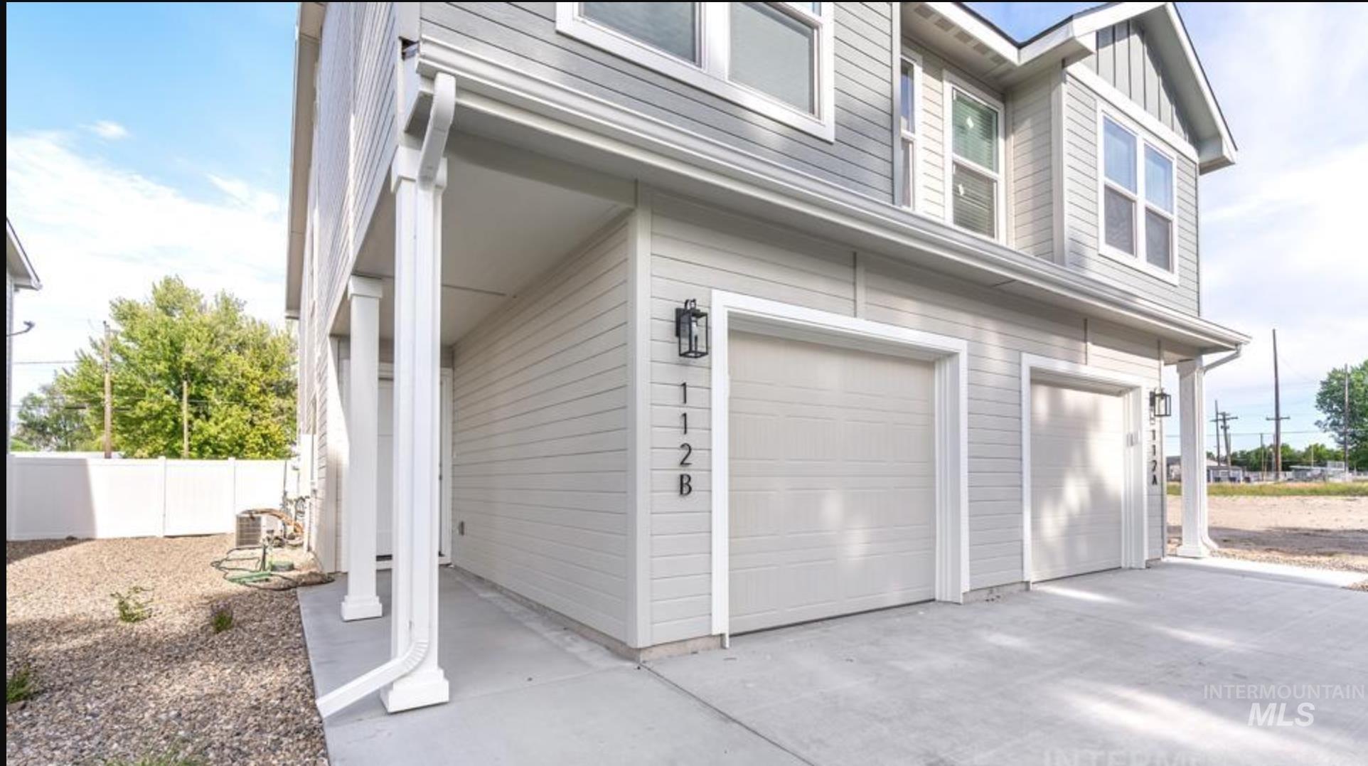 116 A&B Holly Ave, New Plymouth, Idaho 83655, 3 Bedrooms, 2.5 Bathrooms, Residential Income For Sale, Price $599,000,MLS 98997187