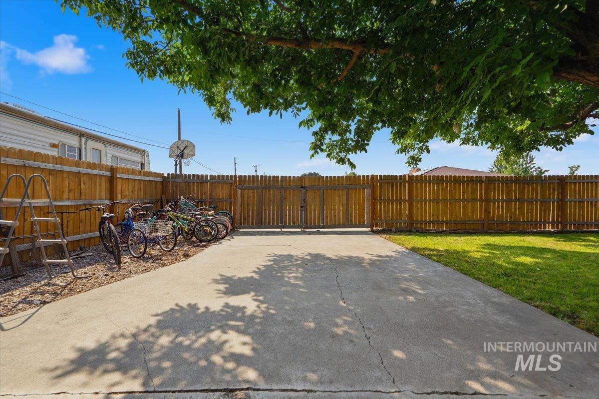 715 King Ave, Nyssa, Oregon 83605, 3 Bedrooms, 2 Bathrooms, Residential For Sale, Price $269,000,MLS 98997194