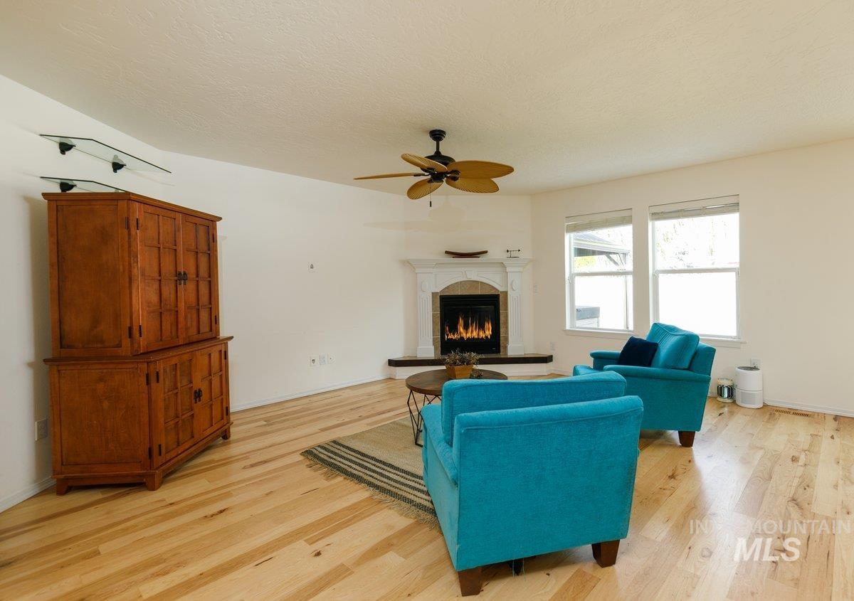 2138 N Mauve, Kuna, Idaho 83634, 3 Bedrooms, 2 Bathrooms, Residential For Sale, Price $468,000, 98997199