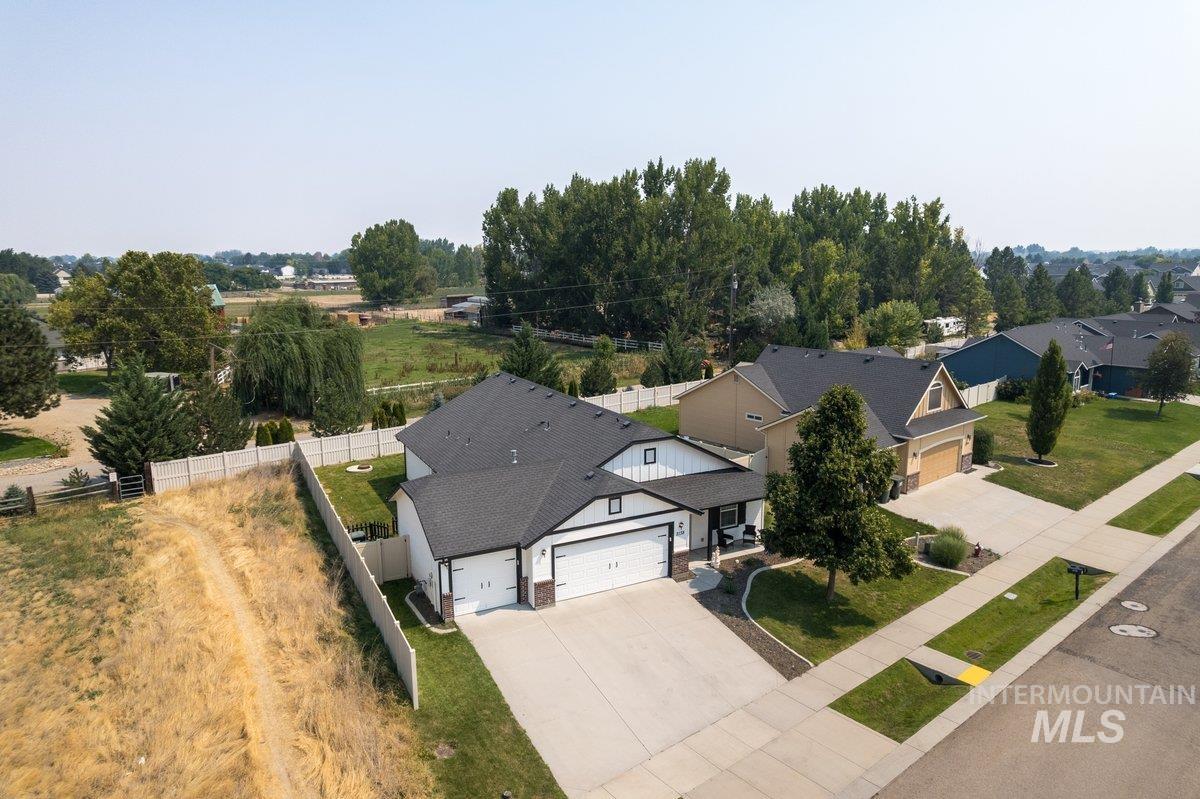 2138 N Mauve, Kuna, Idaho 83634, 3 Bedrooms, 2 Bathrooms, Residential For Sale, Price $468,000, 98997199