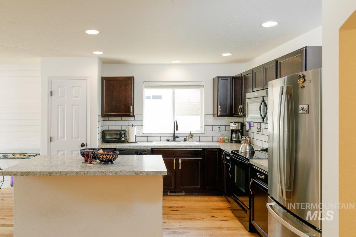 2138 N Mauve, Kuna, Idaho 83634, 3 Bedrooms, 2 Bathrooms, Residential For Sale, Price $468,000, 98997199