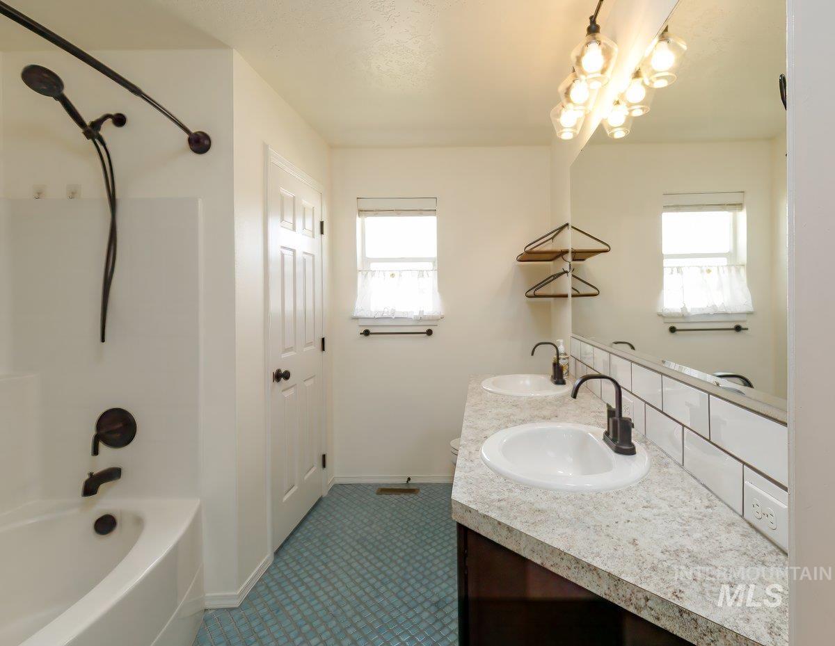 2138 N Mauve, Kuna, Idaho 83634, 3 Bedrooms, 2 Bathrooms, Residential For Sale, Price $468,000, 98997199