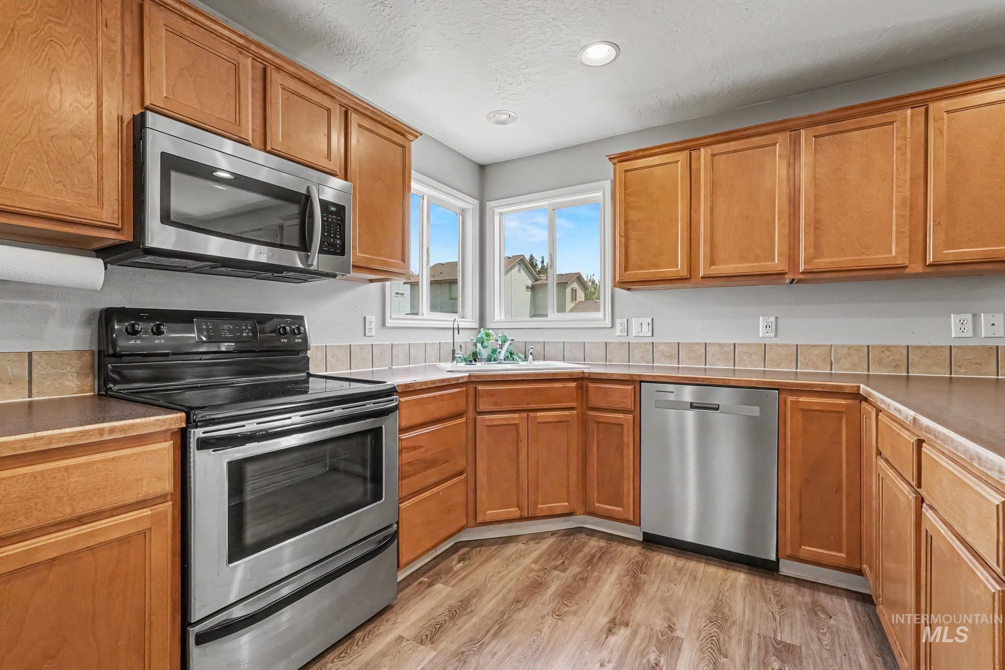 18334 Admiral Way, Nampa, Idaho 83687, 3 Bedrooms, 2.5 Bathrooms, Residential For Sale, Price $399,000,MLS 98997201