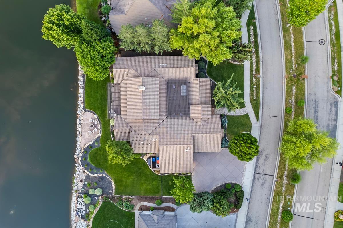 966 W Watersford, Eagle, Idaho 83616, 4 Bedrooms, 3.5 Bathrooms, Residential For Sale, Price $1,764,000, 98997204