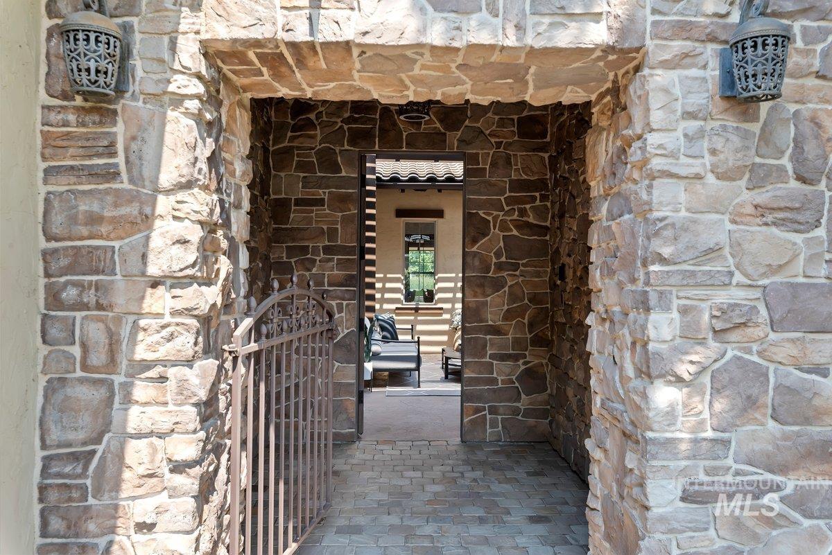 966 W Watersford, Eagle, Idaho 83616, 4 Bedrooms, 3.5 Bathrooms, Residential For Sale, Price $1,764,000, 98997204