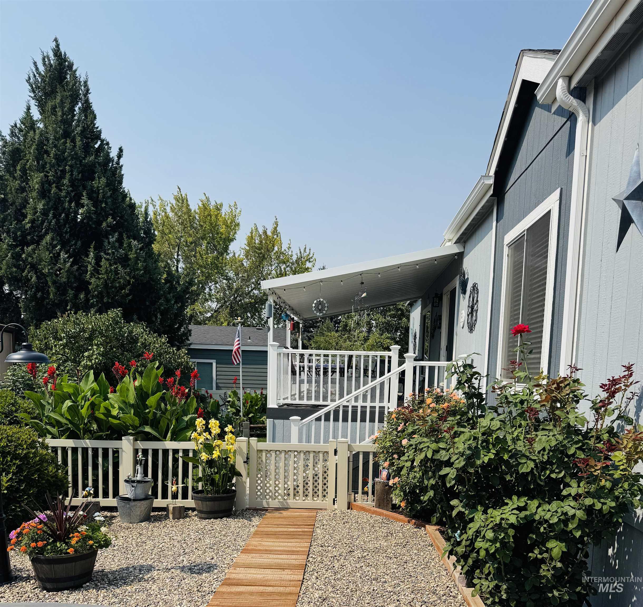 8225 Blue Ridge Ln, Boise, Idaho 83716, 3 Bedrooms, 2 Bathrooms, Residential For Sale, Price $225,000, 98997211