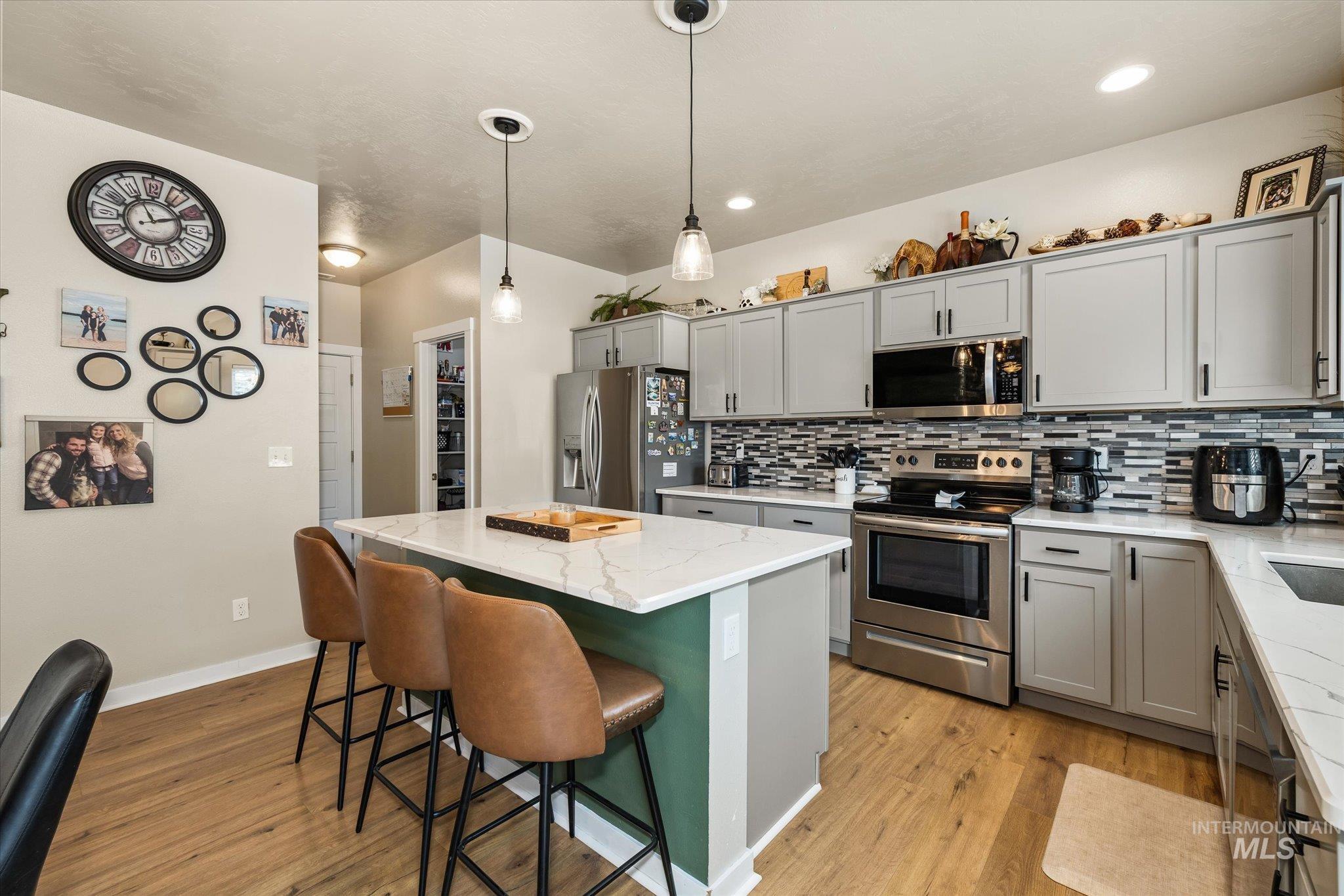 3218 S Veneto Pl, Meridian, Idaho 83642, 4 Bedrooms, 2.5 Bathrooms, Residential For Sale, Price $610,000,MLS 98997212