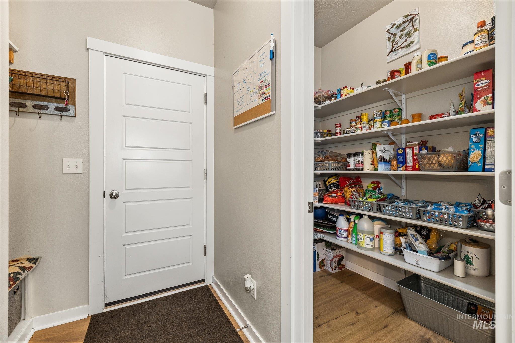 3218 S Veneto Pl, Meridian, Idaho 83642, 4 Bedrooms, 2.5 Bathrooms, Residential For Sale, Price $610,000,MLS 98997212