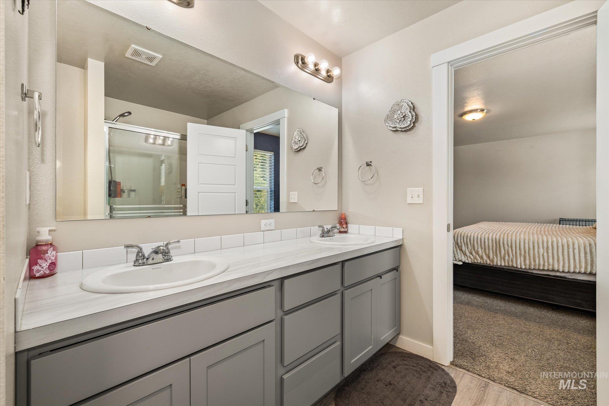 3218 S Veneto Pl, Meridian, Idaho 83642, 4 Bedrooms, 2.5 Bathrooms, Residential For Sale, Price $610,000,MLS 98997212