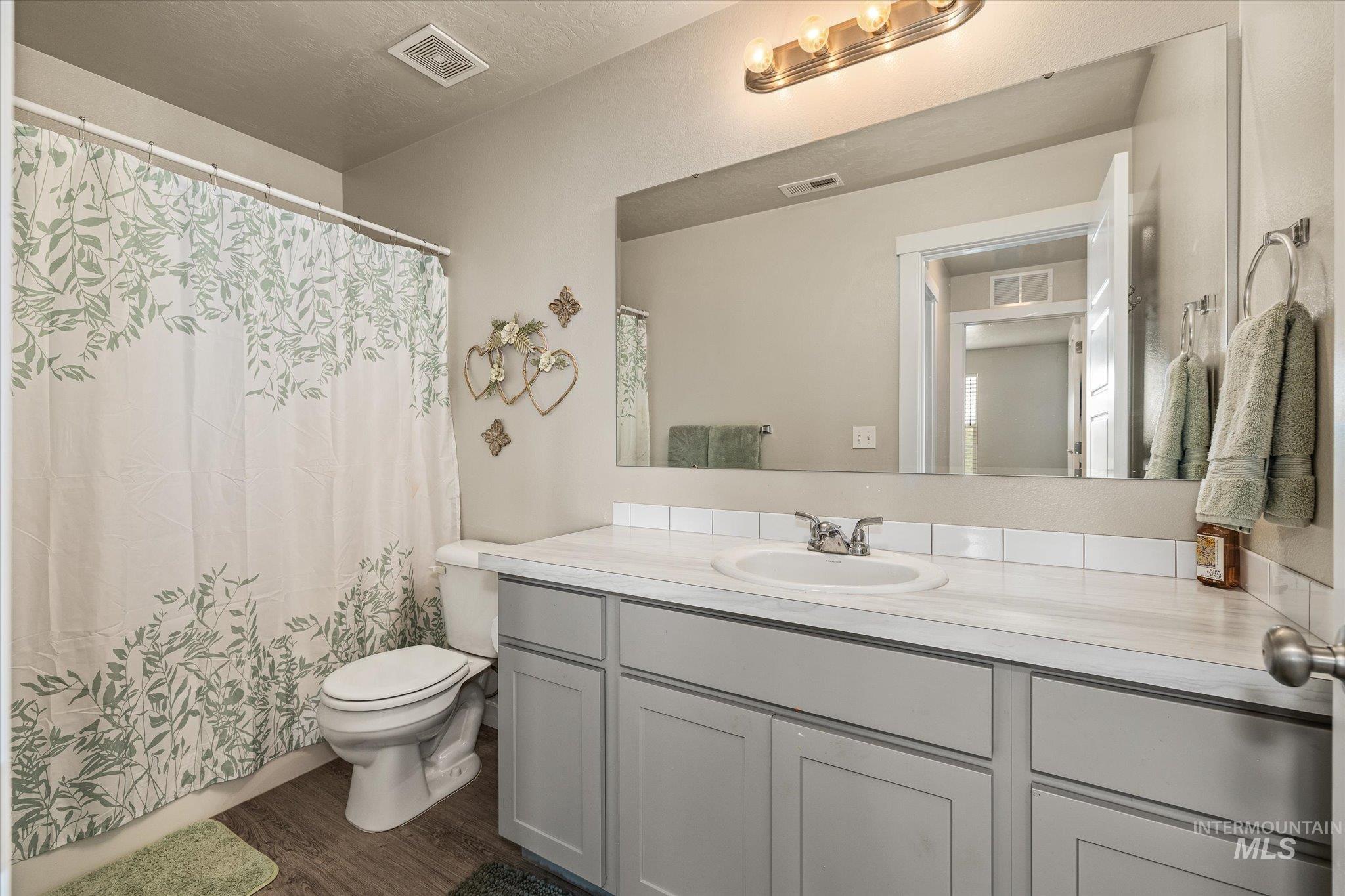 3218 S Veneto Pl, Meridian, Idaho 83642, 4 Bedrooms, 2.5 Bathrooms, Residential For Sale, Price $610,000,MLS 98997212