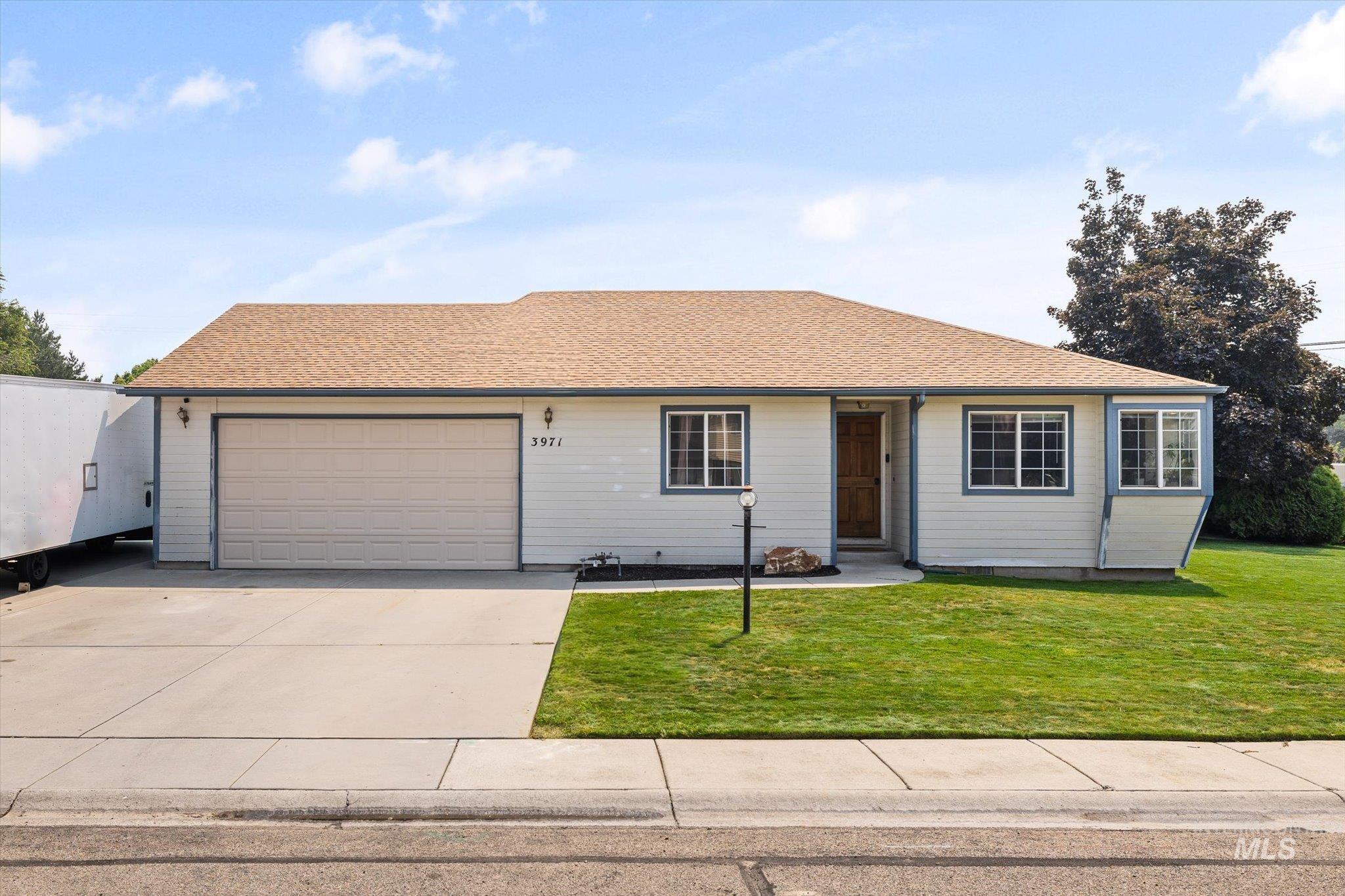 3971 W Sugar Creek Dr, Meridian, Idaho 83646, 3 Bedrooms, 2 Bathrooms, Residential For Sale, Price $415,500, 98997215