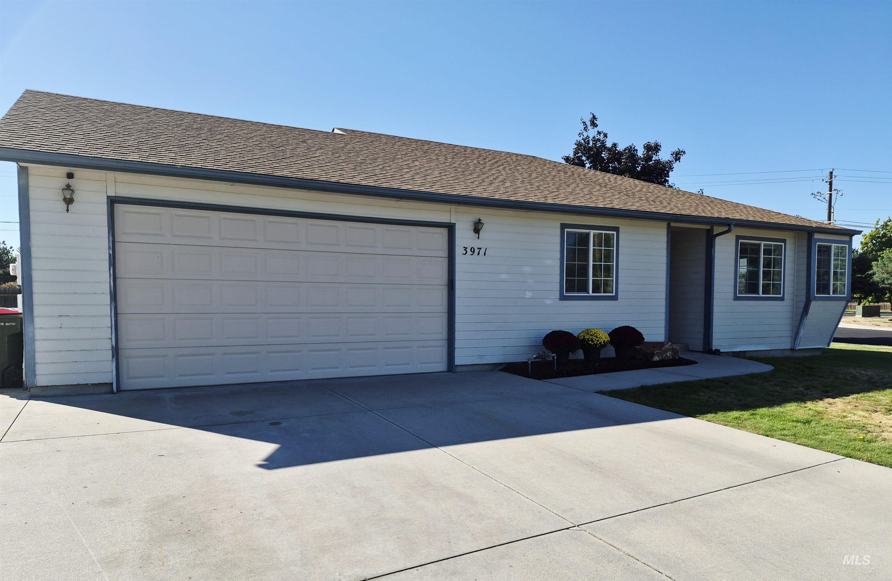 3971 W Sugar Creek Dr, Meridian, Idaho 83646, 3 Bedrooms, 2 Bathrooms, Residential For Sale, Price $399,900,MLS 98997215
