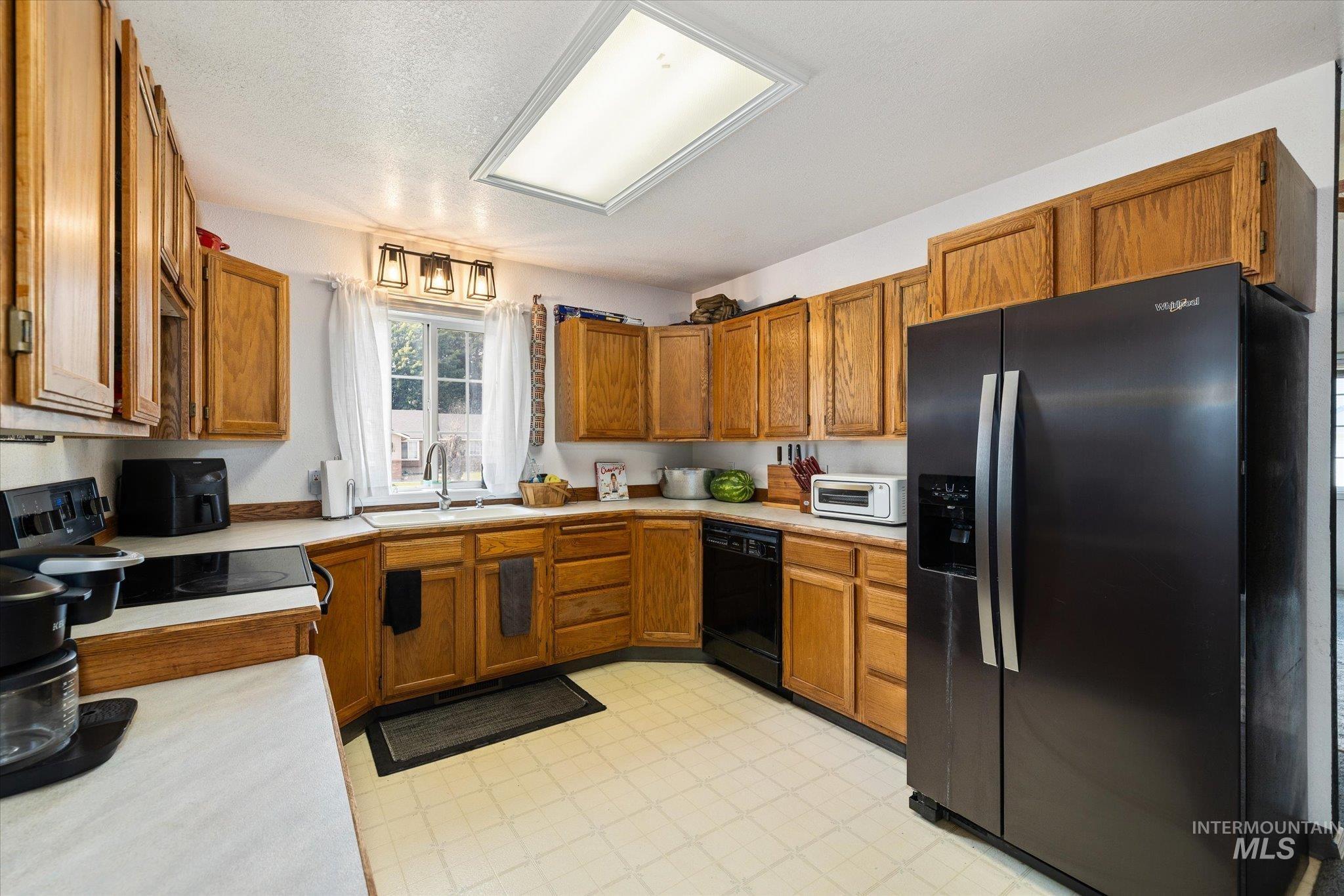 3971 W Sugar Creek Dr, Meridian, Idaho 83646, 3 Bedrooms, 2 Bathrooms, Residential For Sale, Price $415,500, 98997215