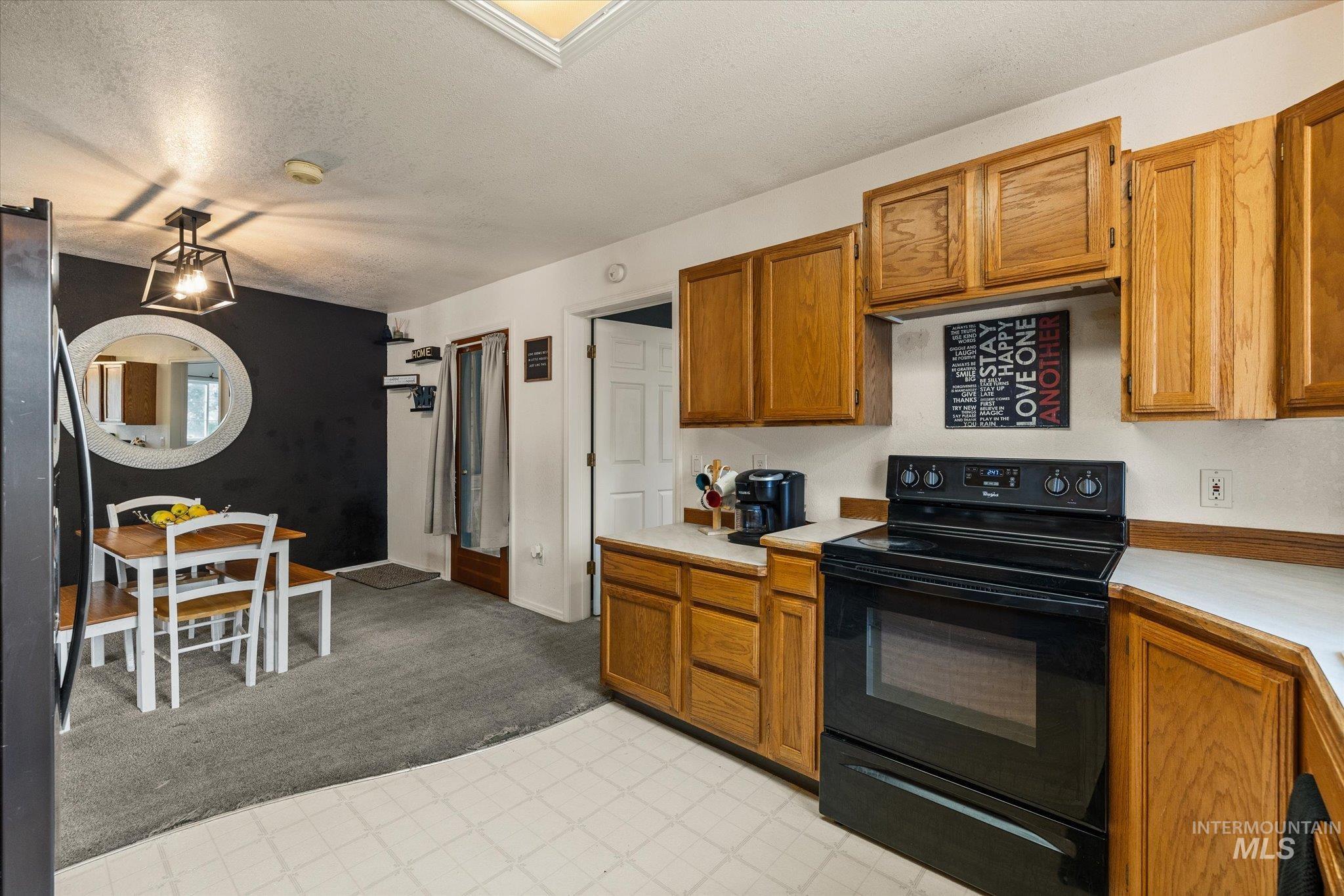 3971 W Sugar Creek Dr, Meridian, Idaho 83646, 3 Bedrooms, 2 Bathrooms, Residential For Sale, Price $415,500, 98997215