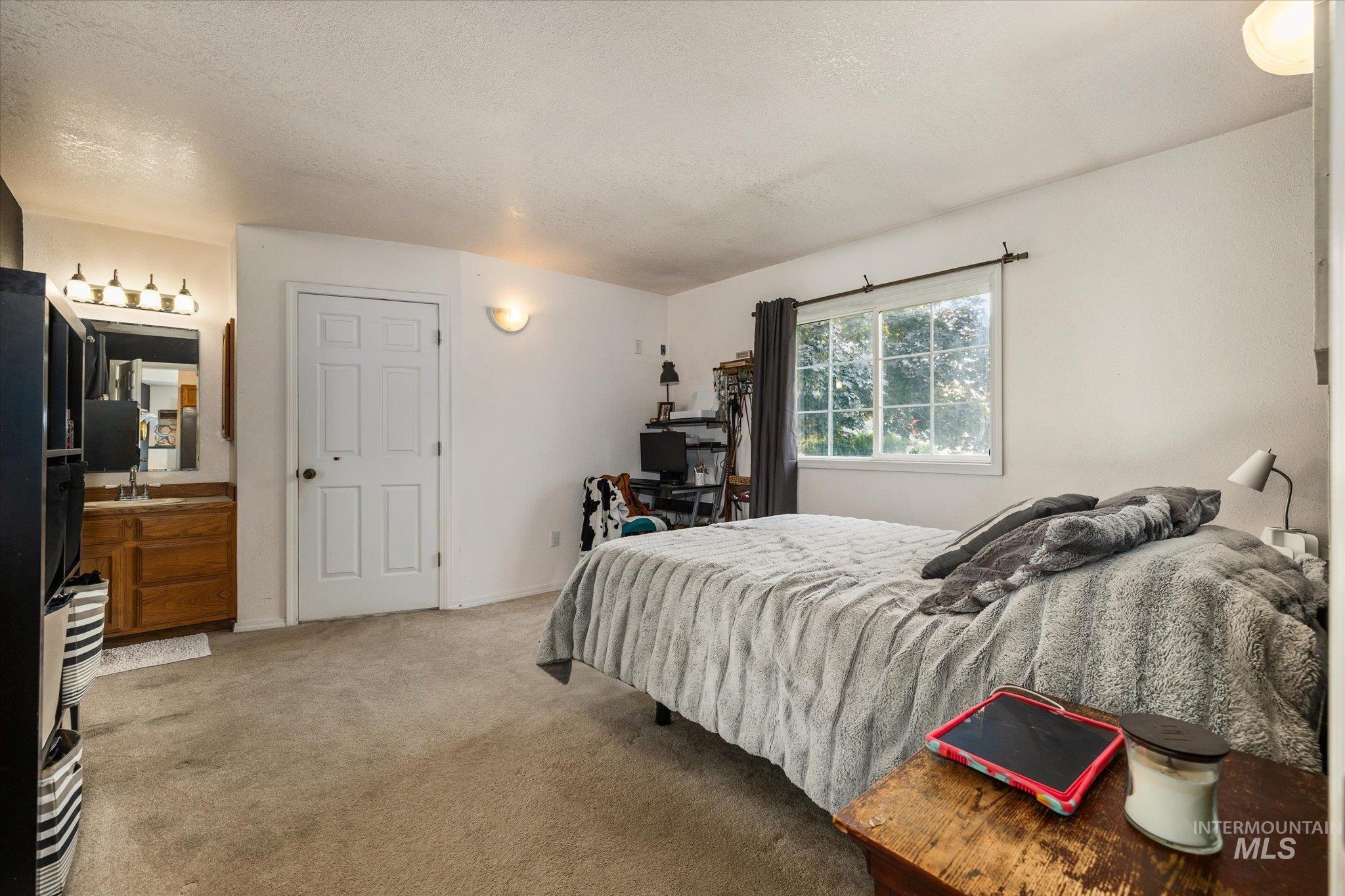 3971 W Sugar Creek Dr, Meridian, Idaho 83646, 3 Bedrooms, 2 Bathrooms, Residential For Sale, Price $415,500, 98997215