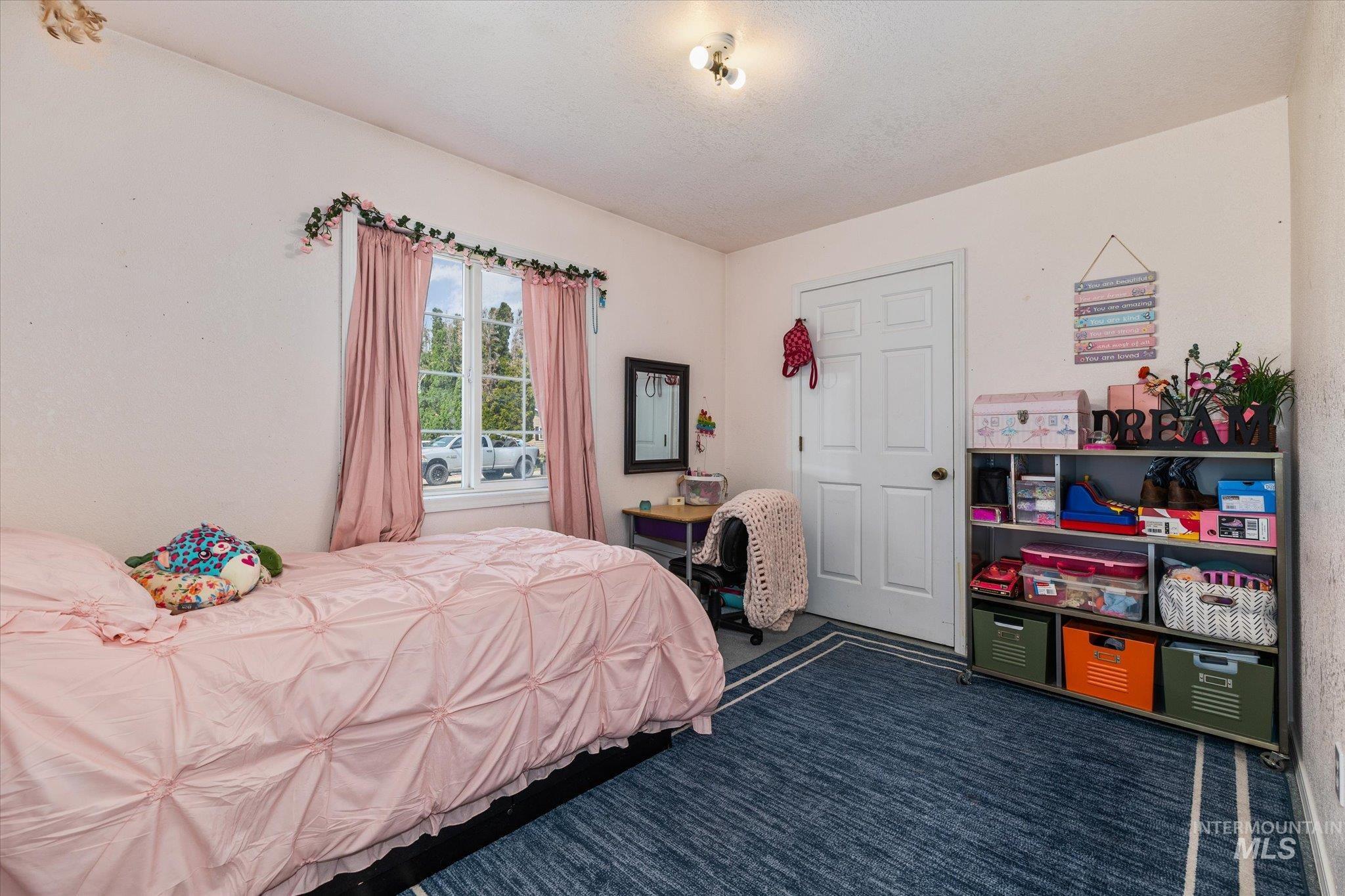 3971 W Sugar Creek Dr, Meridian, Idaho 83646, 3 Bedrooms, 2 Bathrooms, Residential For Sale, Price $415,500, 98997215