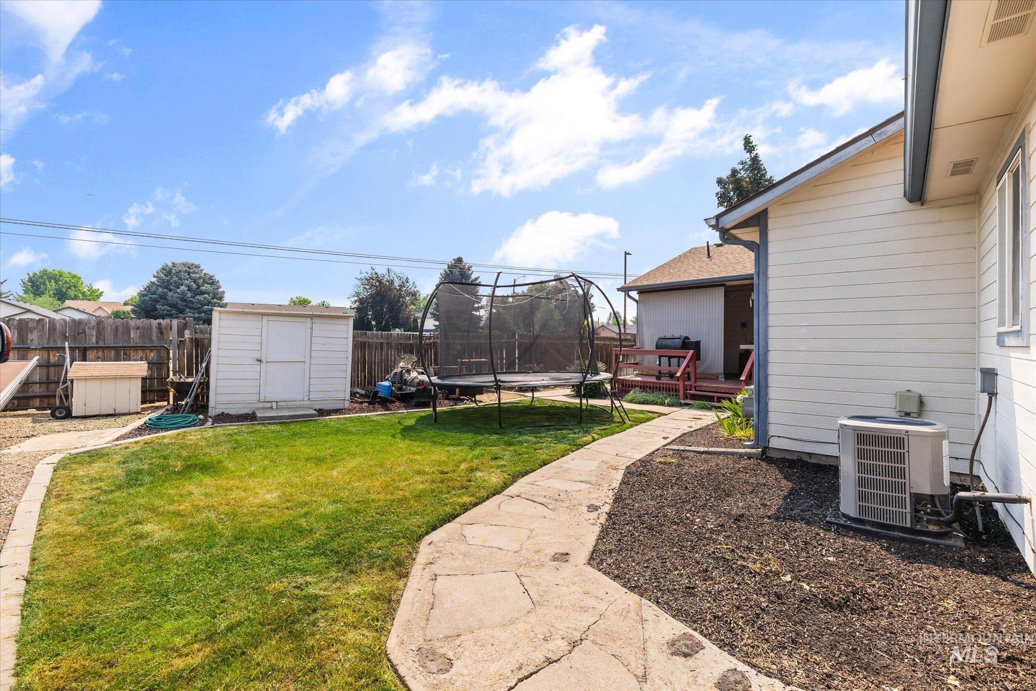 3971 W Sugar Creek Dr, Meridian, Idaho 83646, 3 Bedrooms, 2 Bathrooms, Residential For Sale, Price $415,500, 98997215